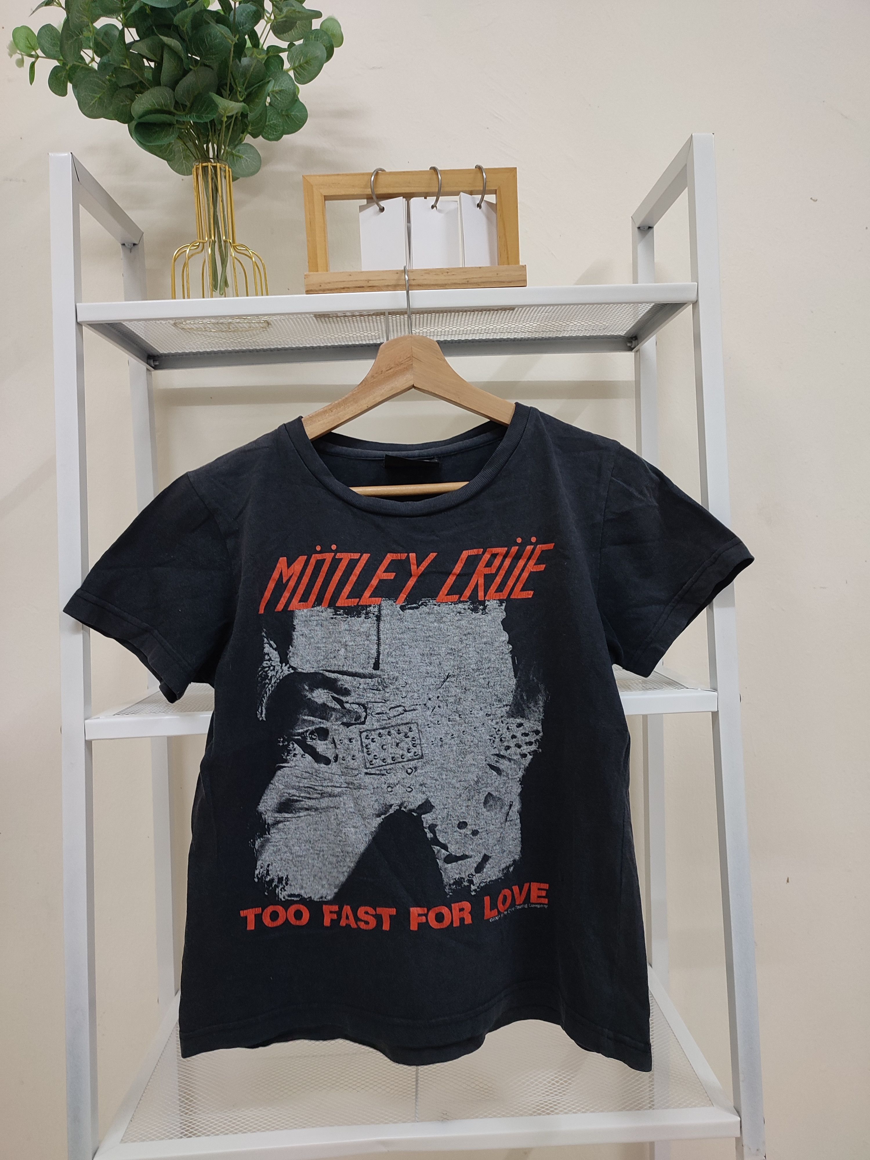Band Tees 💥Trashed Vintage Y2K Motley Crue 2007 Crop Top Shirt Size US S / EU 44-46 / 1 - 1 Thumbnail