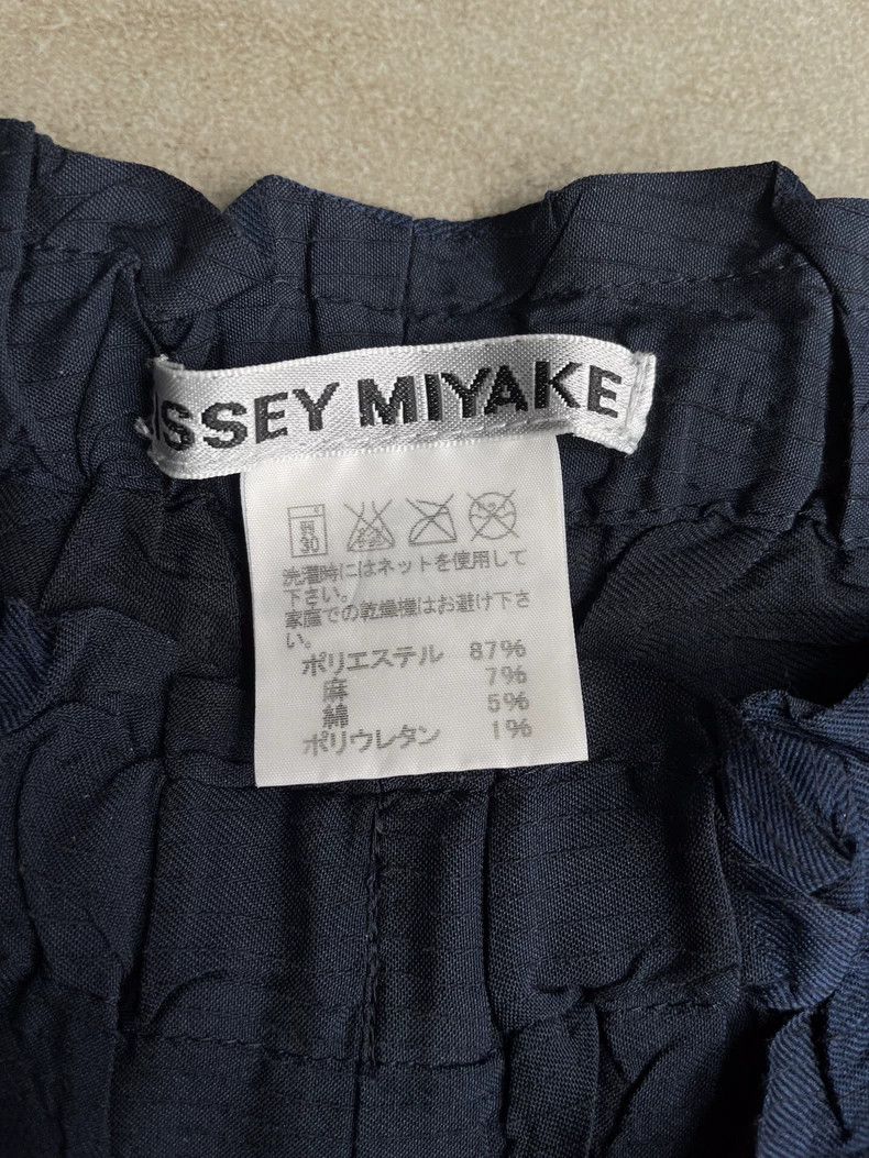 Issey Miyake Issey Miyake size:2 Blue mainline irregular-shaped pleated Size 23" - 8 Thumbnail