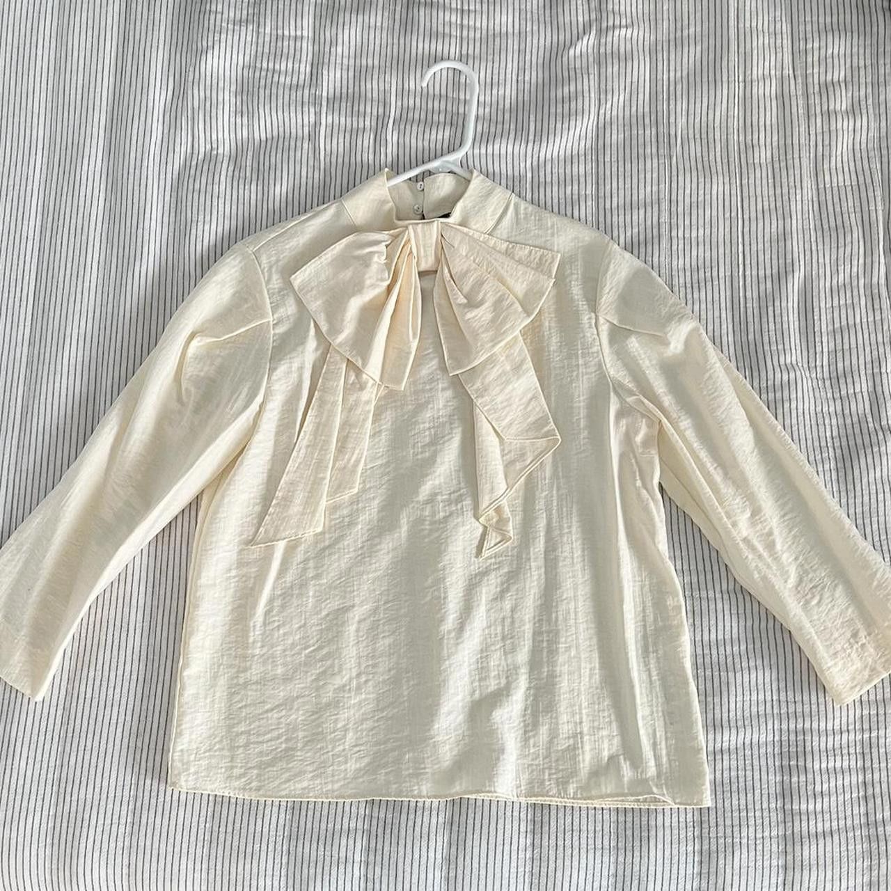Designer Cream Bow Tie Blouse Size XS / US 0-2 / IT 36-38 - 1 Thumbnail