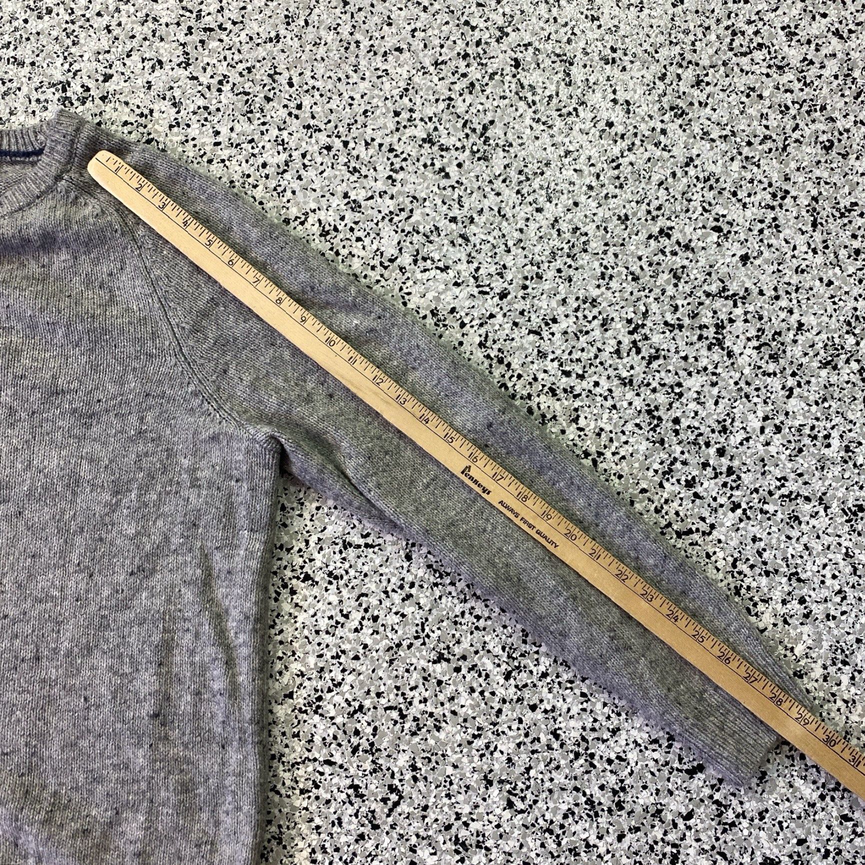 Faherty Faherty Wool Blend Crewneck Sweater Mens M Gray Speckled Knit Pullover Crew Neck Regular Fit Long Sleeve Vintage: No Size US M / EU 48-50 / 2 - 4 Thumbnail