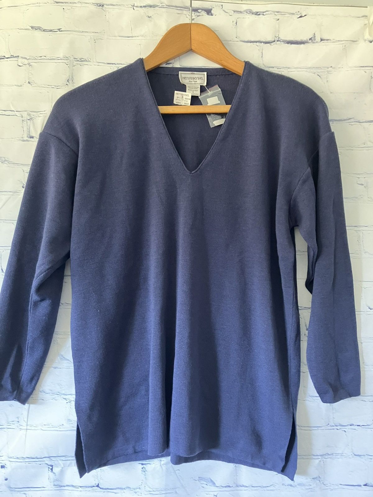 Henri Bendel Henri Bendel new 100% merino wool v-neck sweater sz Size US S / EU 44-46 / 1 - 1 Thumbnail
