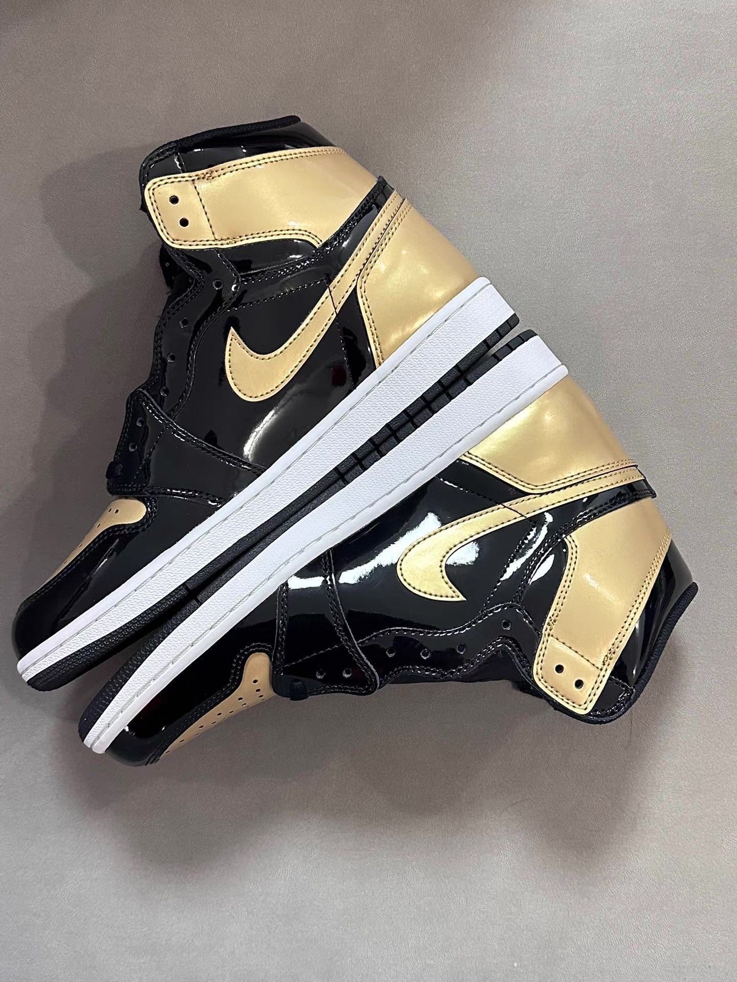 Nike AJ1 Black Gold Toe Ｑ20 Size US 10 / EU 43 - 5 Thumbnail