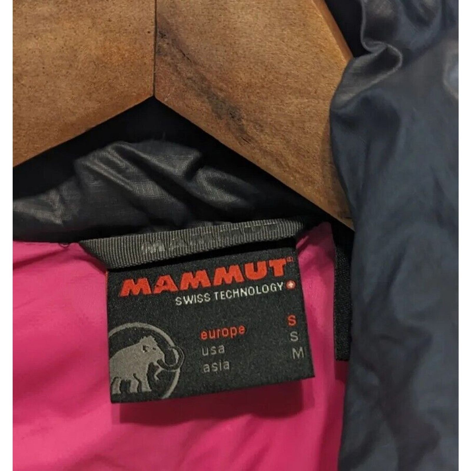 Mammut Mammut Down Vest Womens Small Puffer Pink Black 750 Fill Size S / US 4 / IT 40 - 3 Thumbnail