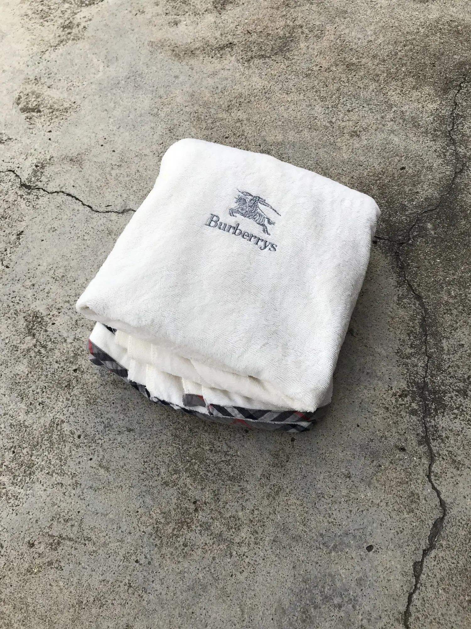 Burberry Prorsum Burberry Blanket Embroidery Logo Size ONE SIZE - 3 Thumbnail