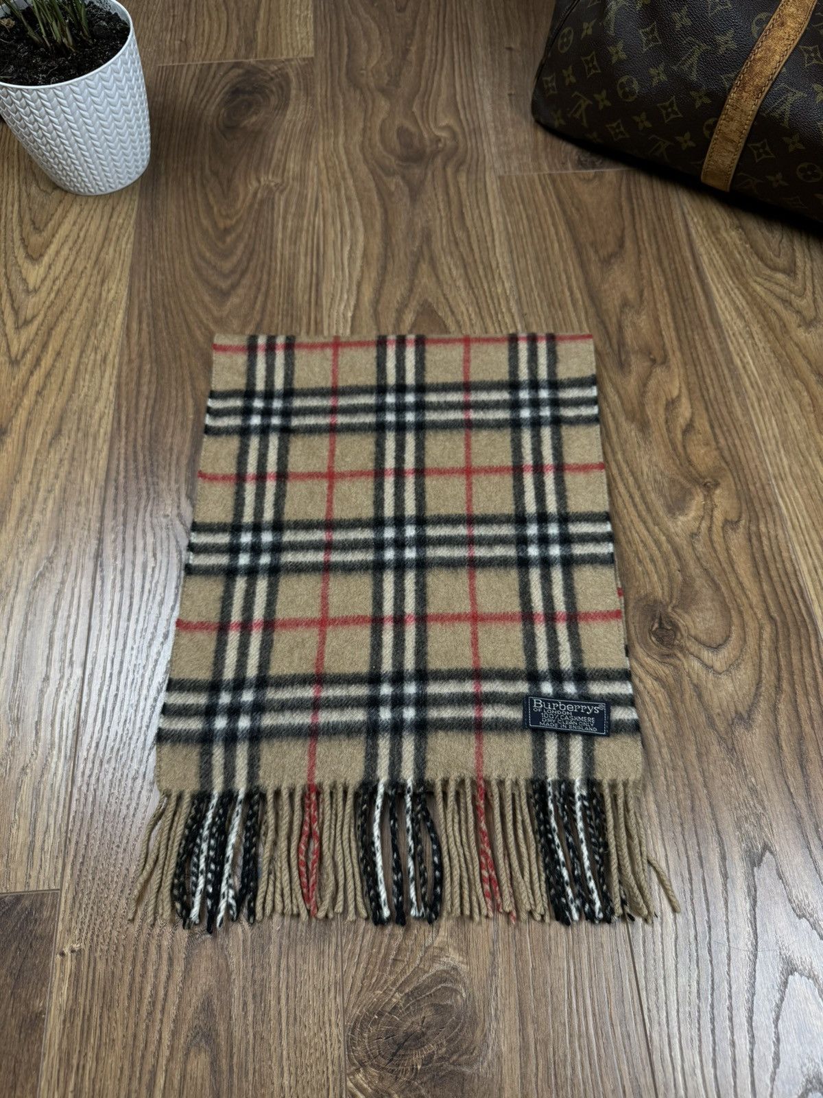 Burberry Vintage cashmere scarf Burberry’s 90s original luxury item Size ONE SIZE - 1 Thumbnail