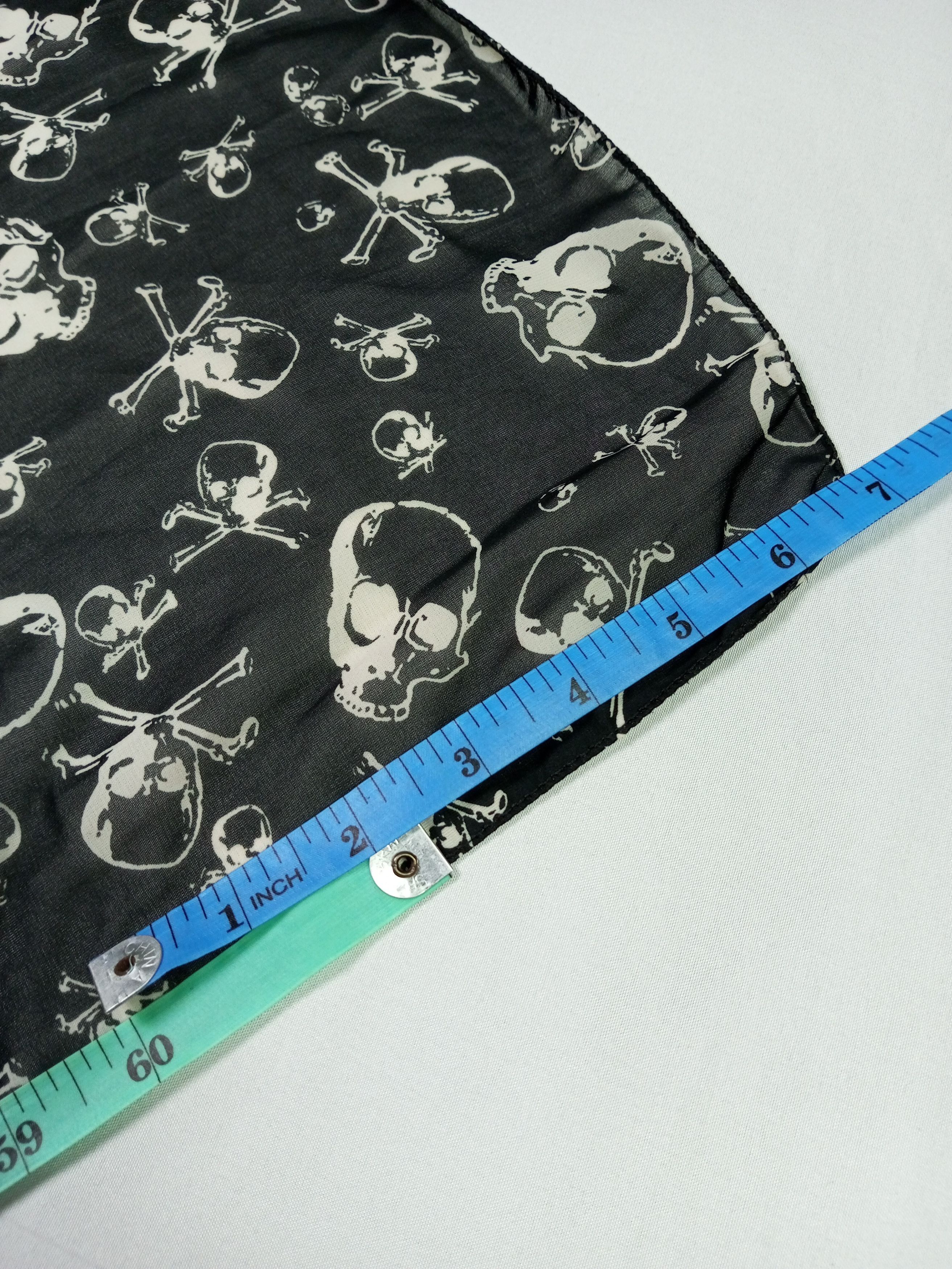 Japanese Brand Skulls scarf Inspired by Alexander Mcqueen Size ONE SIZE - 8 Thumbnail