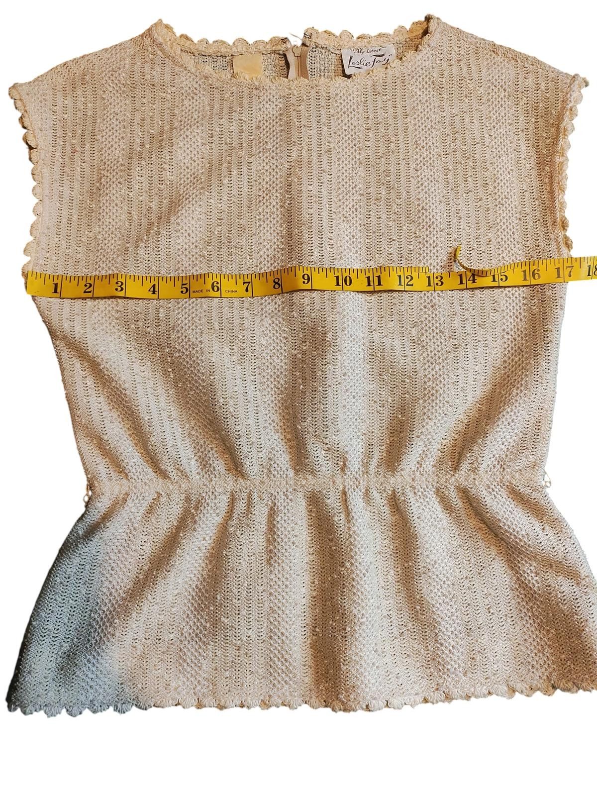 Designer Cream Textured Sleeveless Knit Top with Waist Detail Size M / US 6-8 / IT 42-44 - 7 Thumbnail