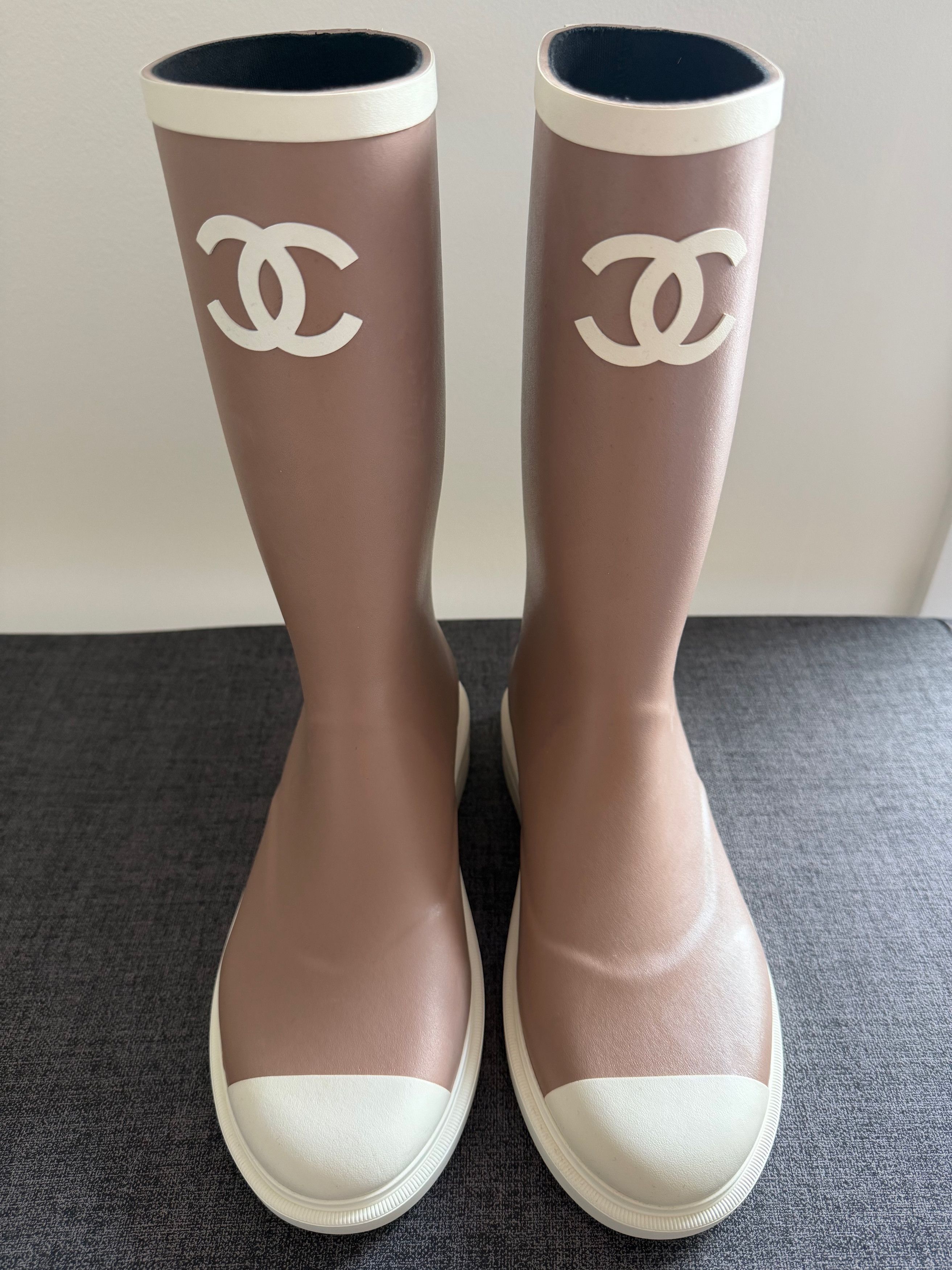 Chanel Chanel 26C White CC Logo High Pull On Rubber Rain Boots 36 Size US 6 / IT 36 - 20 Thumbnail
