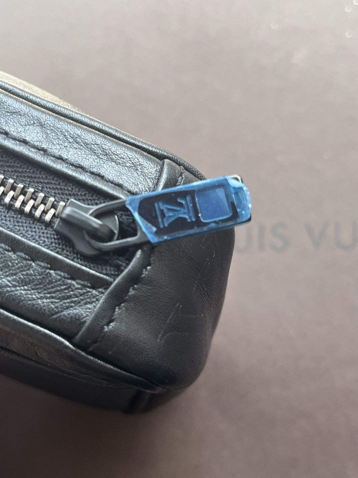 Louis Vuitton LV Bloomington Cigarette Pochette in Black Monogram Leather Size ONE SIZE - 4 Thumbnail