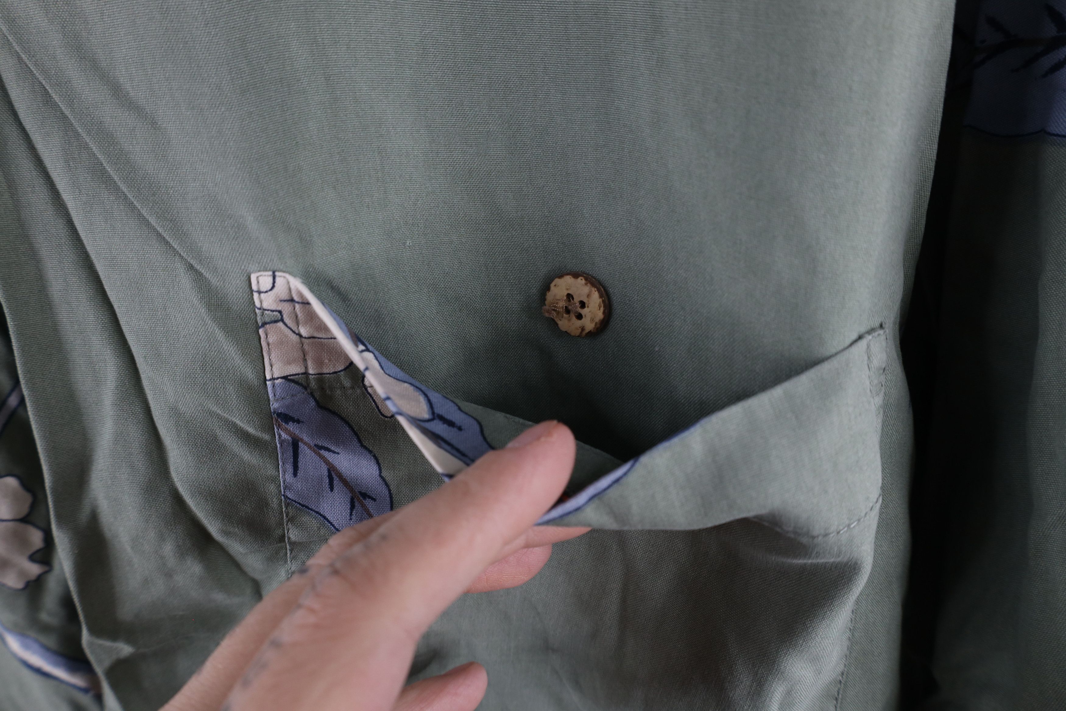 Vintage Vintage 90s Streetwear Silk Flower Hawaiian Button Shirt Size US L / EU 52-54 / 3 - 5 Thumbnail