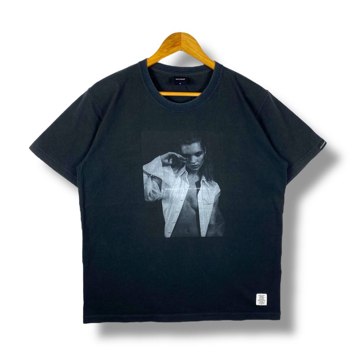 Japanese Brand Applebum KATE MOSS Famous Fashion Modelling Photography Tee Size US L / EU 52-54 / 3 - 1 Thumbnail