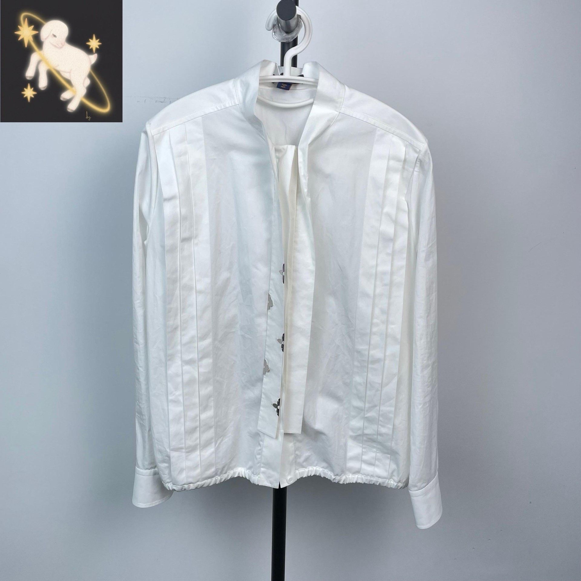 Louis Vuitton Louis Vuitton White Button Up M Women Size M / US 6-8 / IT 42-44 - 1 Thumbnail