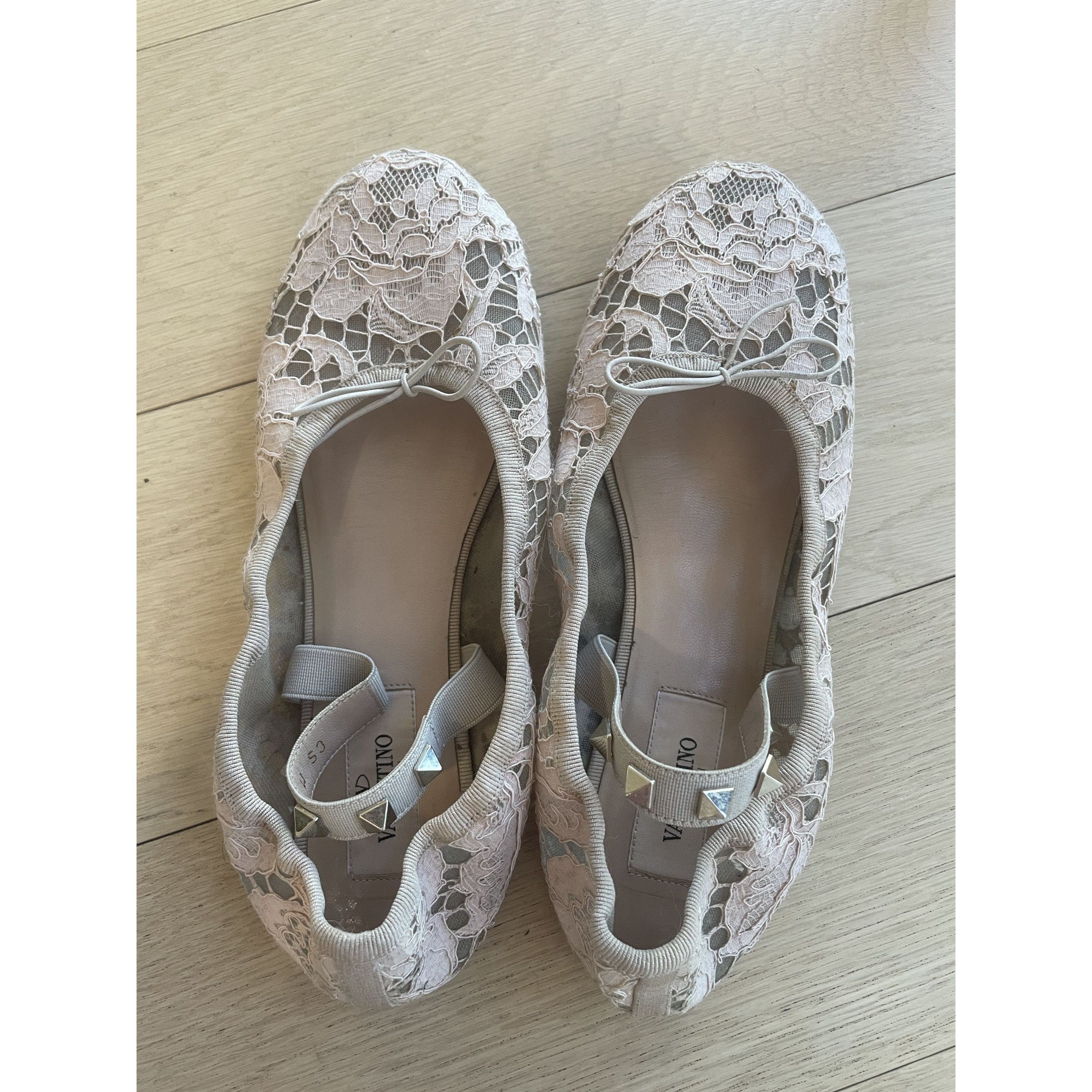 Valentino Valentino Garavani Ivory Lace Ballerina Flats With Studded B Size US 6 / IT 36 - 1 Thumbnail