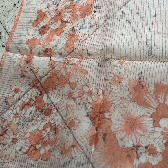 Vintage Vintage Flowered Scarf Handkerchief Size ONE SIZE - 2 Thumbnail