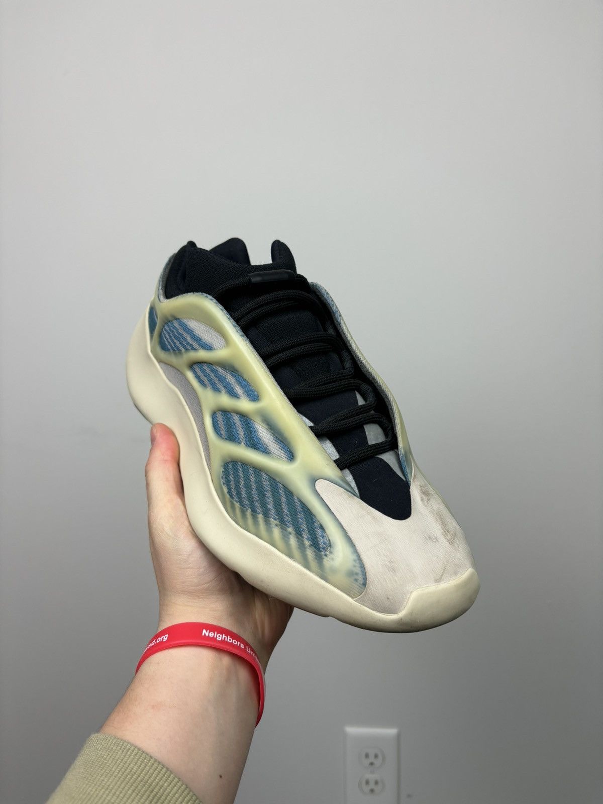 Adidas Adidas yeezy 700 v3 kyanite Size US 8 / EU 41 - 2 Thumbnail