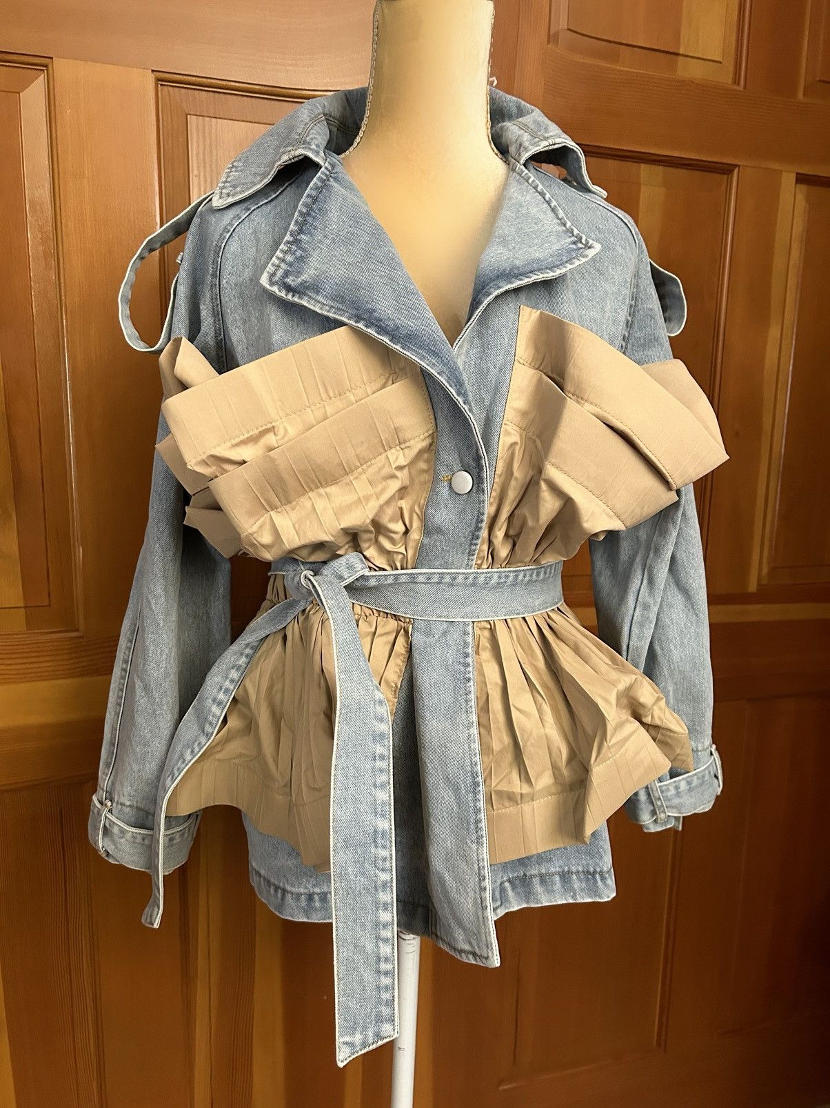Designer × Other NWT, Lavishly Paris Stunning Ruffle Patchwork Denim Coat. Size M / US 6-8 / IT 42-44 - 3 Thumbnail