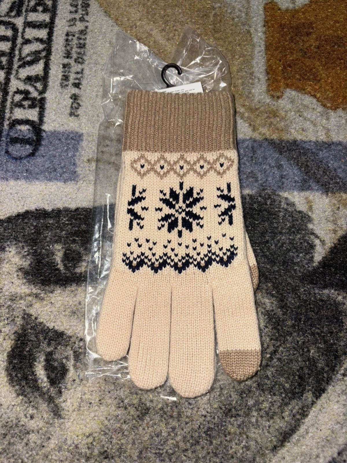 Uniqlo Uniqlo Heat Tech Gloves (MEDIUM) Size ONE SIZE - 2 Thumbnail