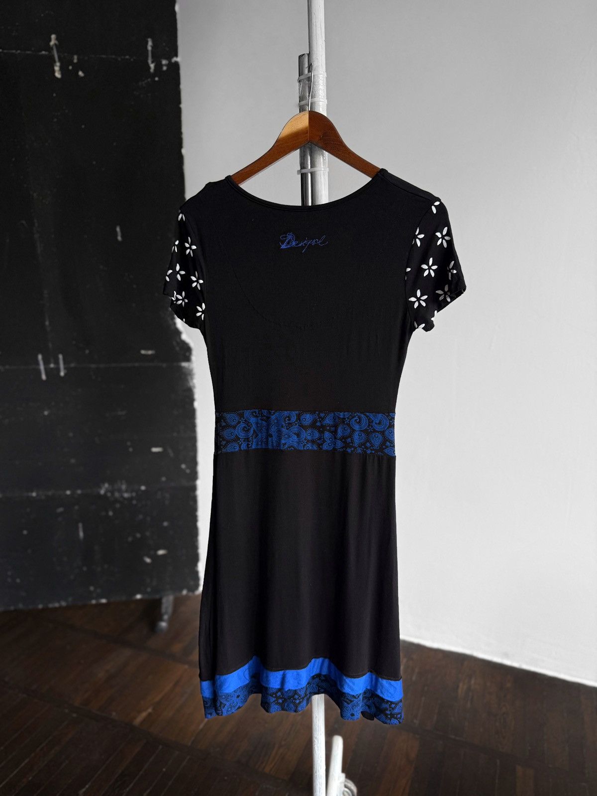 Desigual Desigual Black Blue Floral Boho Dress Short Sleeve Stretchy Size M / US 6-8 / IT 42-44 - 2 Thumbnail