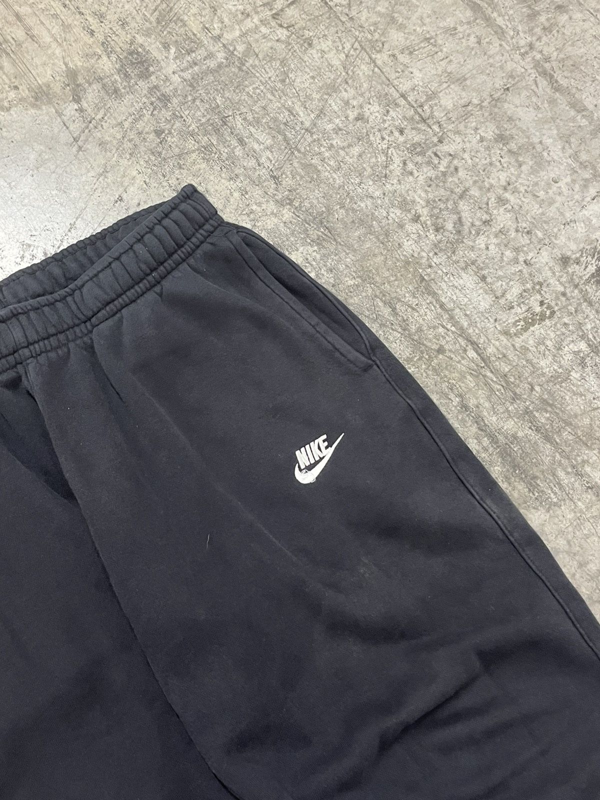 Vintage Nike sweatpants baggy fit wide leg streetwear hype cozy Size US 30 / EU 46 - 6 Thumbnail