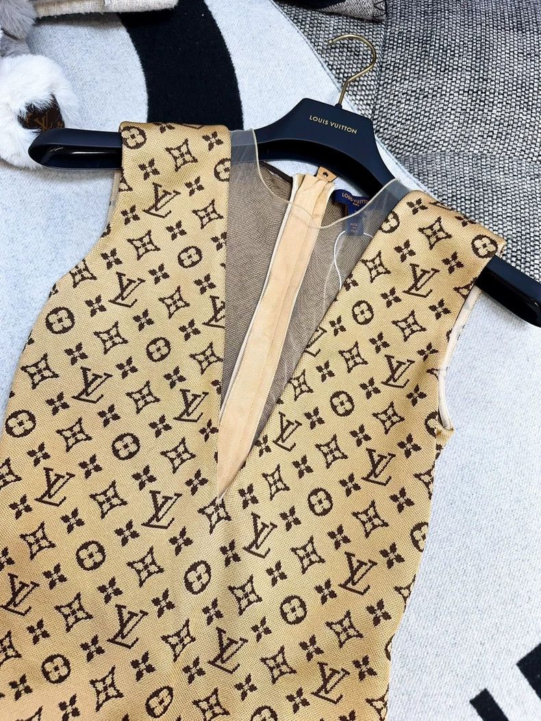 Louis Vuitton LOUIS VUITTON Khaki dress skirt full logo deep V sleeveless Size XS / US 0-2 / IT 36-38 - 3 Thumbnail
