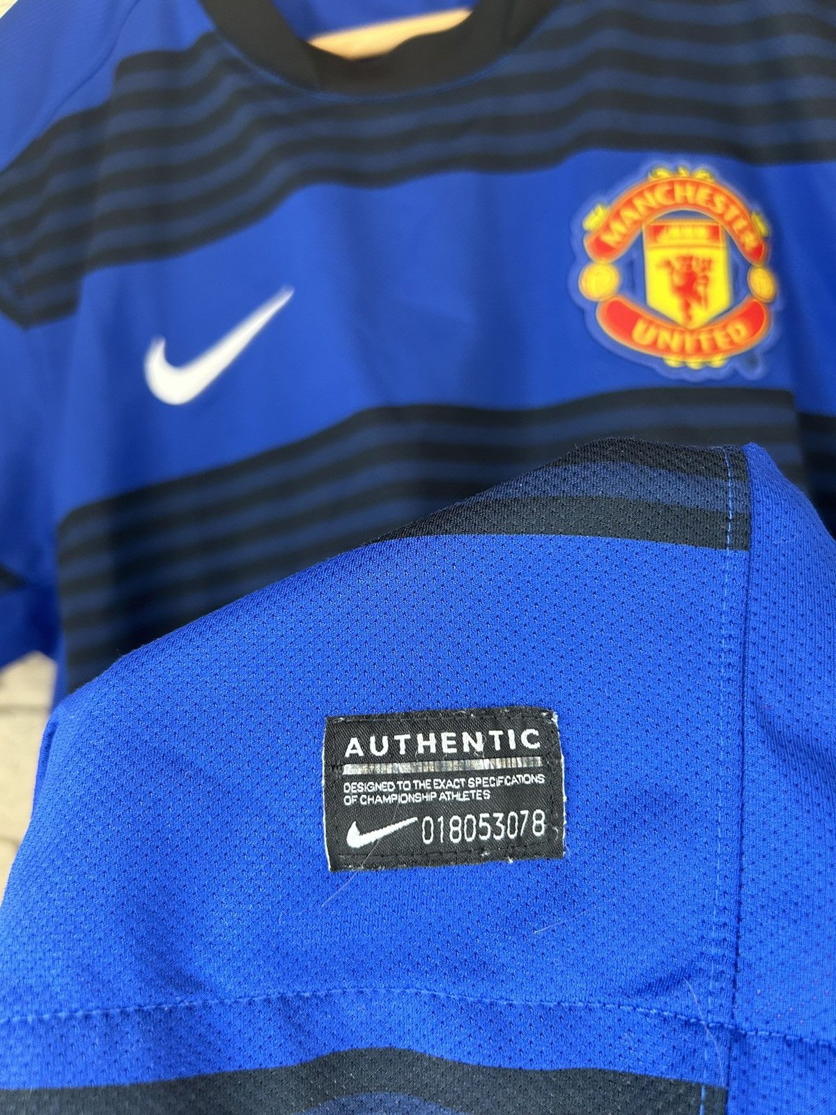 Nike Nike Manchester United 2011 Away Soccer Jersey Size US M / EU 48-50 / 2 - 7 Thumbnail