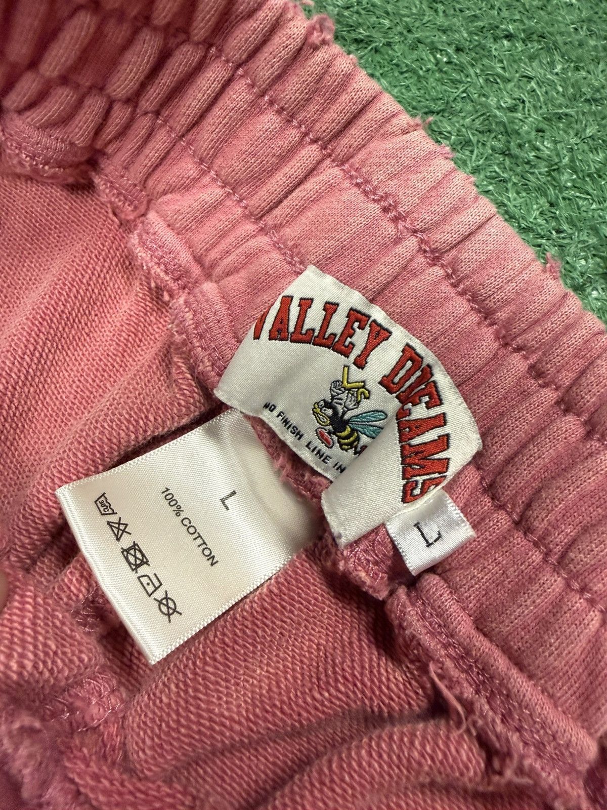 Vale Pink vale carver sweats sized large Size US 34 / EU 50 - 3 Thumbnail