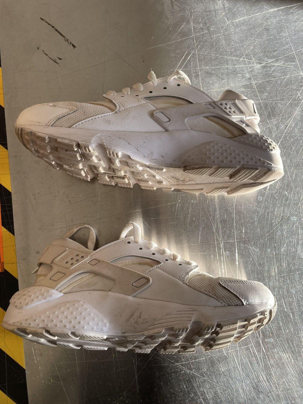 Nike Nike Huarache White Size 7Y Size US 7 / EU 40 - 6 Thumbnail