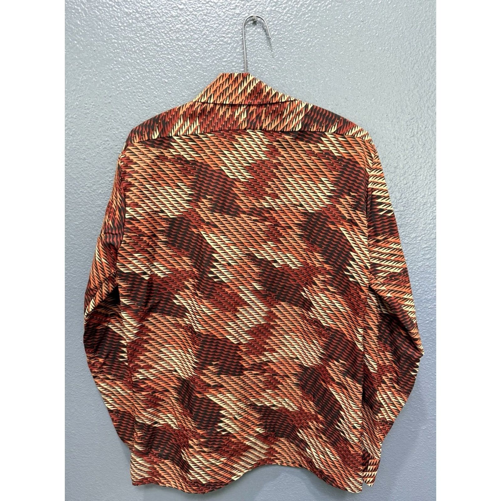 Arrow VINTAGE Arrow Button-Up Shirt Mens 70s Red Polyester Pattern Sz M Long Sleeve Fatigue 70s Theme Shirt Mens Red Size US M / EU 48-50 / 2 - 4 Thumbnail