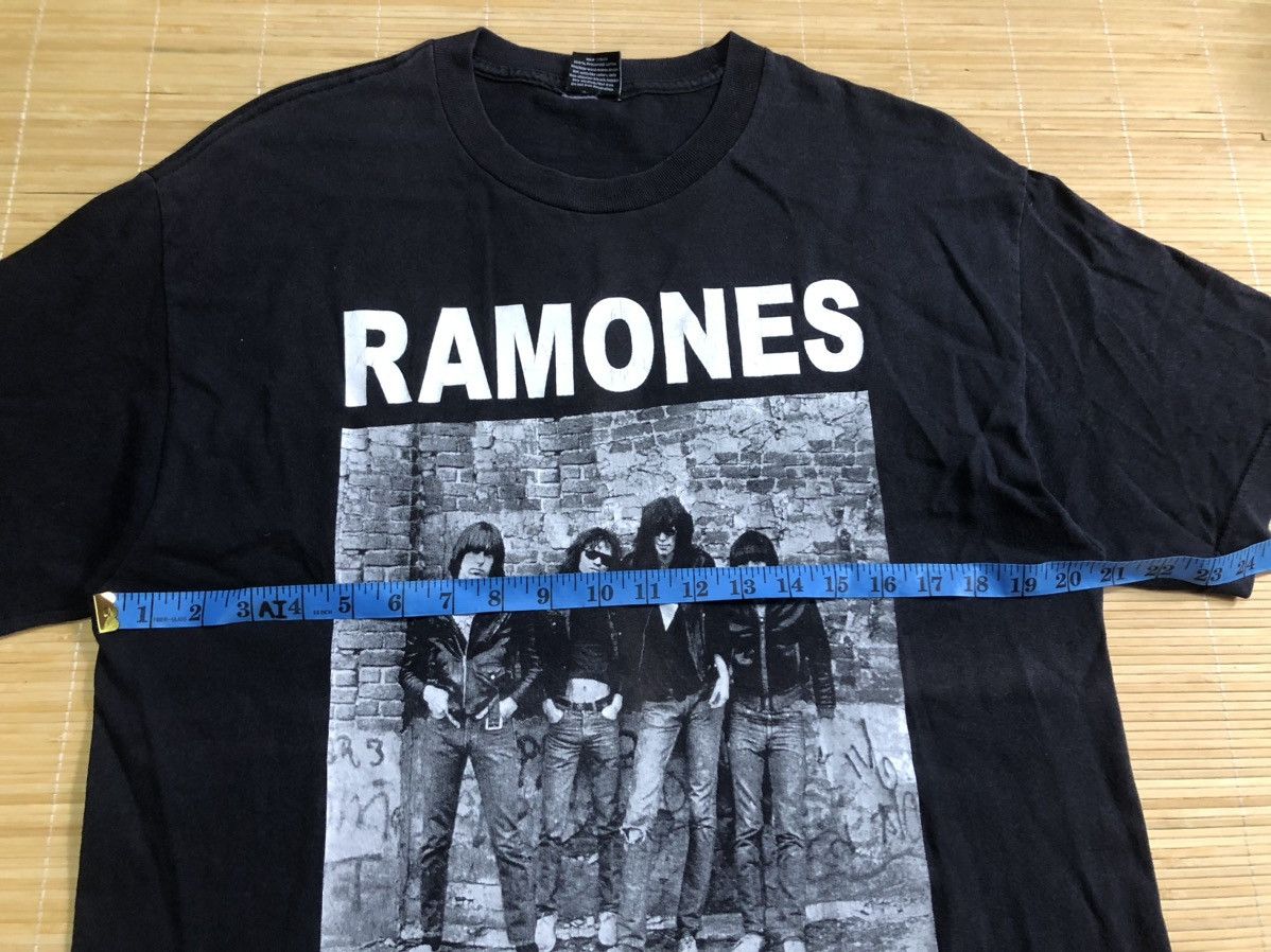 Band Tees Vintage 1999 Ramones American punk rock band Size US L / EU 52-54 / 3 - 7 Thumbnail