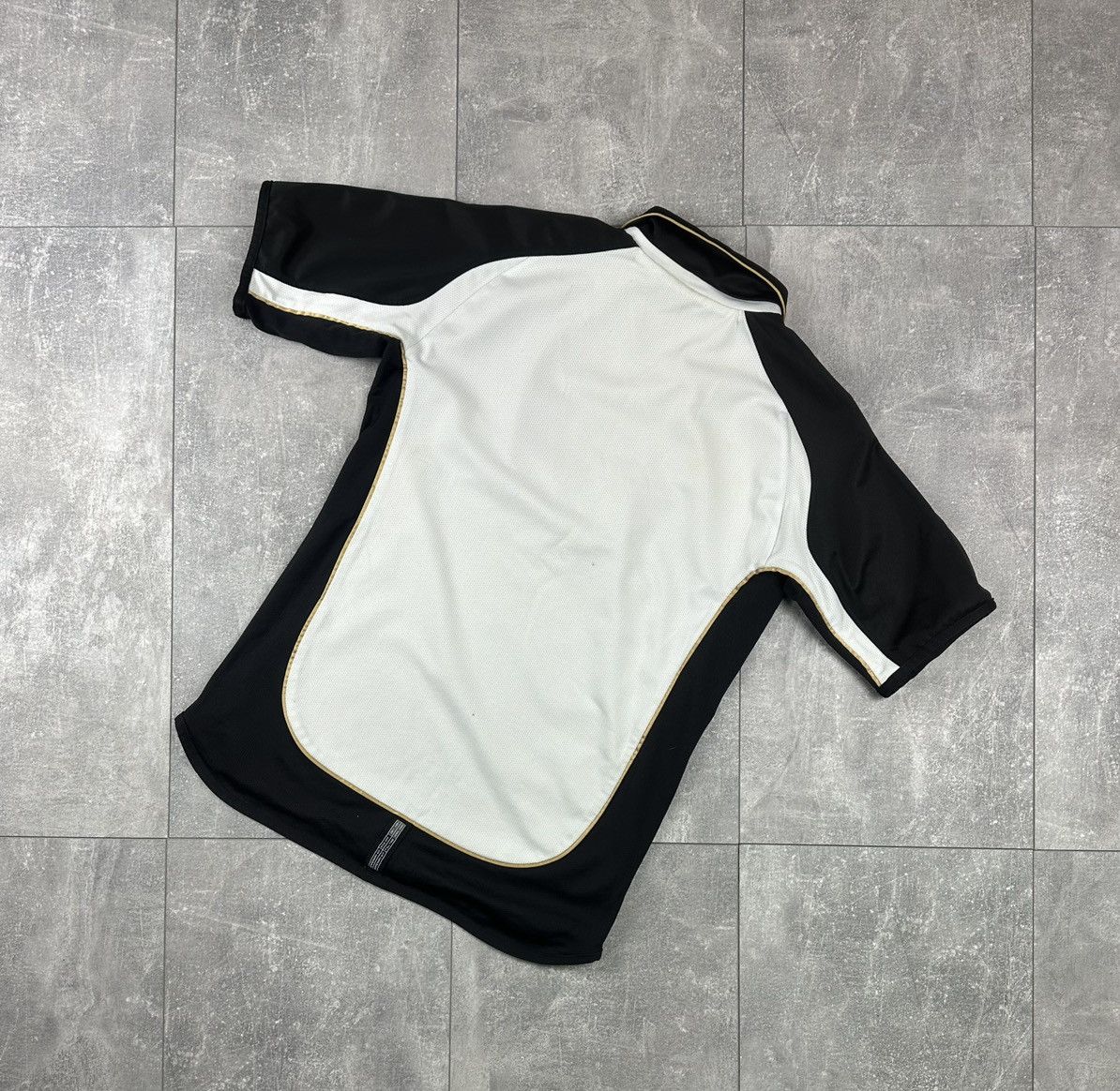 Umbro Umbro Manchester United Reversible 2001/02Away Retro Jersey Size US XS / EU 42 / 0 - 20 Thumbnail