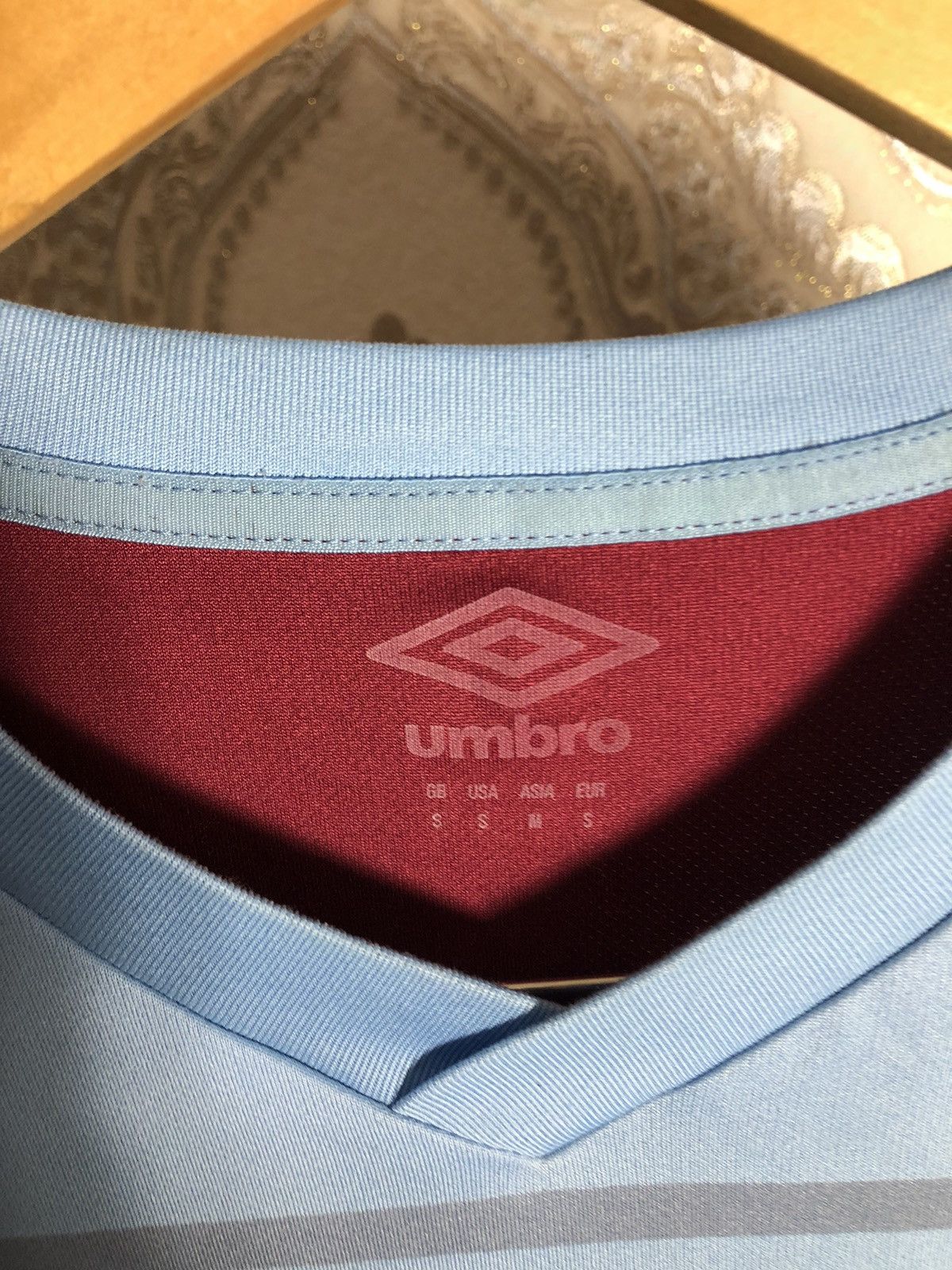 Umbro VINTAGE UMBRO FC WEST HAM UNITED ENGLAND SOCCER JERSEY RETRO Size US S / EU 44-46 / 1 - 4 Thumbnail