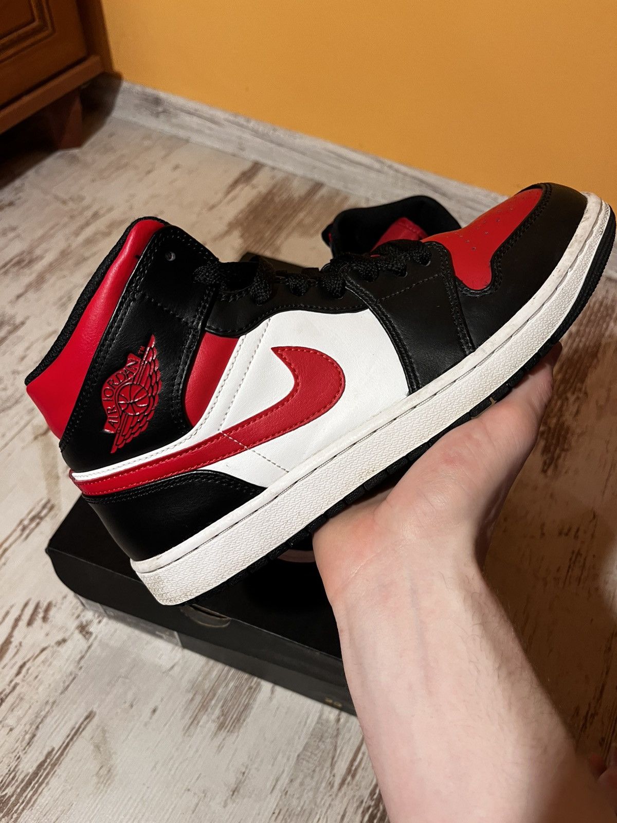 Jordan Brand Jordan 1 mid Size US 9.5 / EU 42-43 - 8 Thumbnail