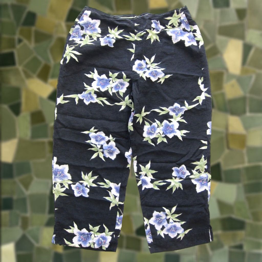 Tommy Bahama Tommy Bahama 100% Silk Black Blue Green Floral Capri Pant Woman Size 8 Size 30" / US 8 / IT 44 - 1 Thumbnail