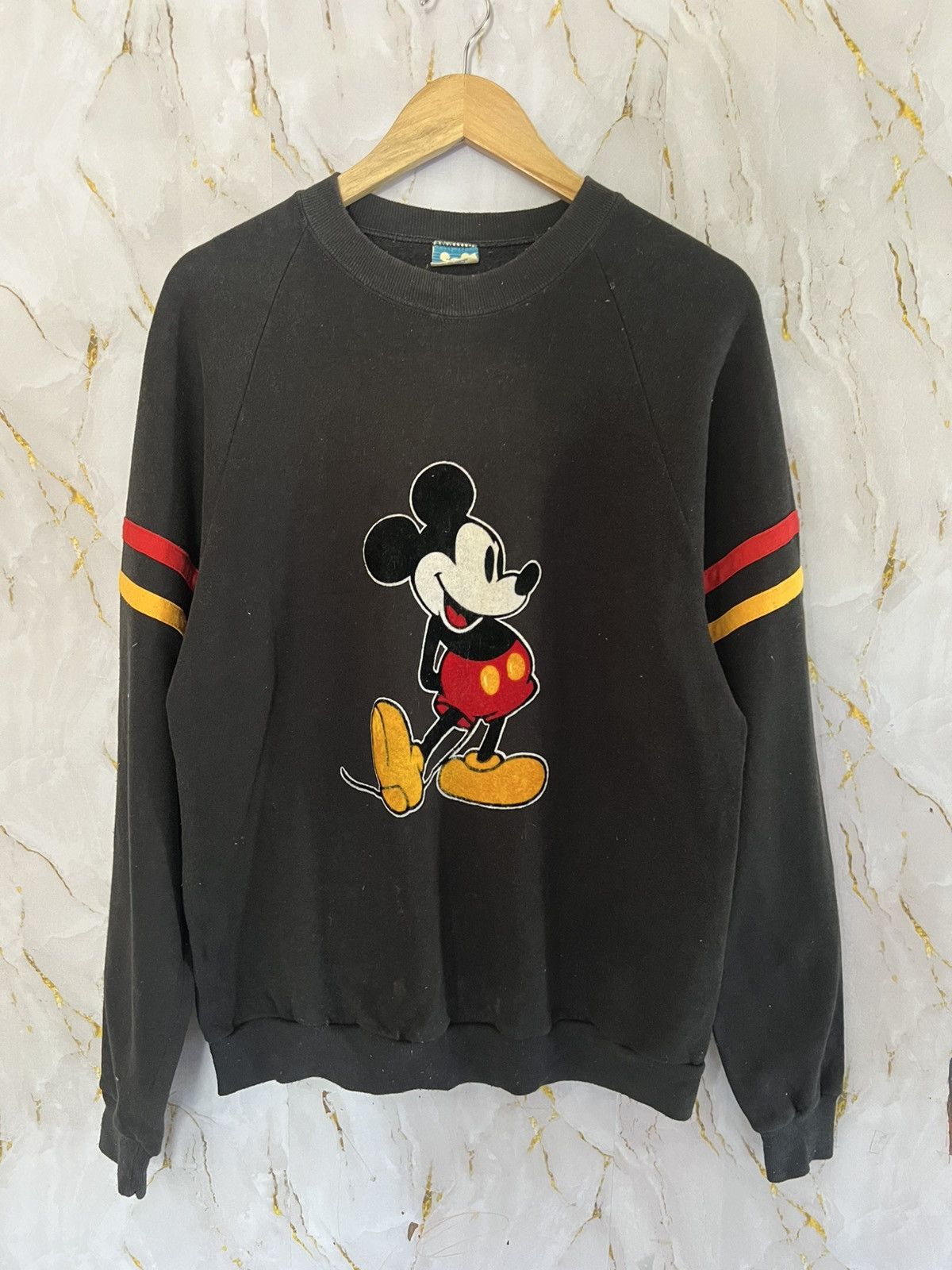 Disney VINTAGE MICKEY MOUSE SWEATSHIRT Size US XL / EU 56 / 4 - 1 Thumbnail