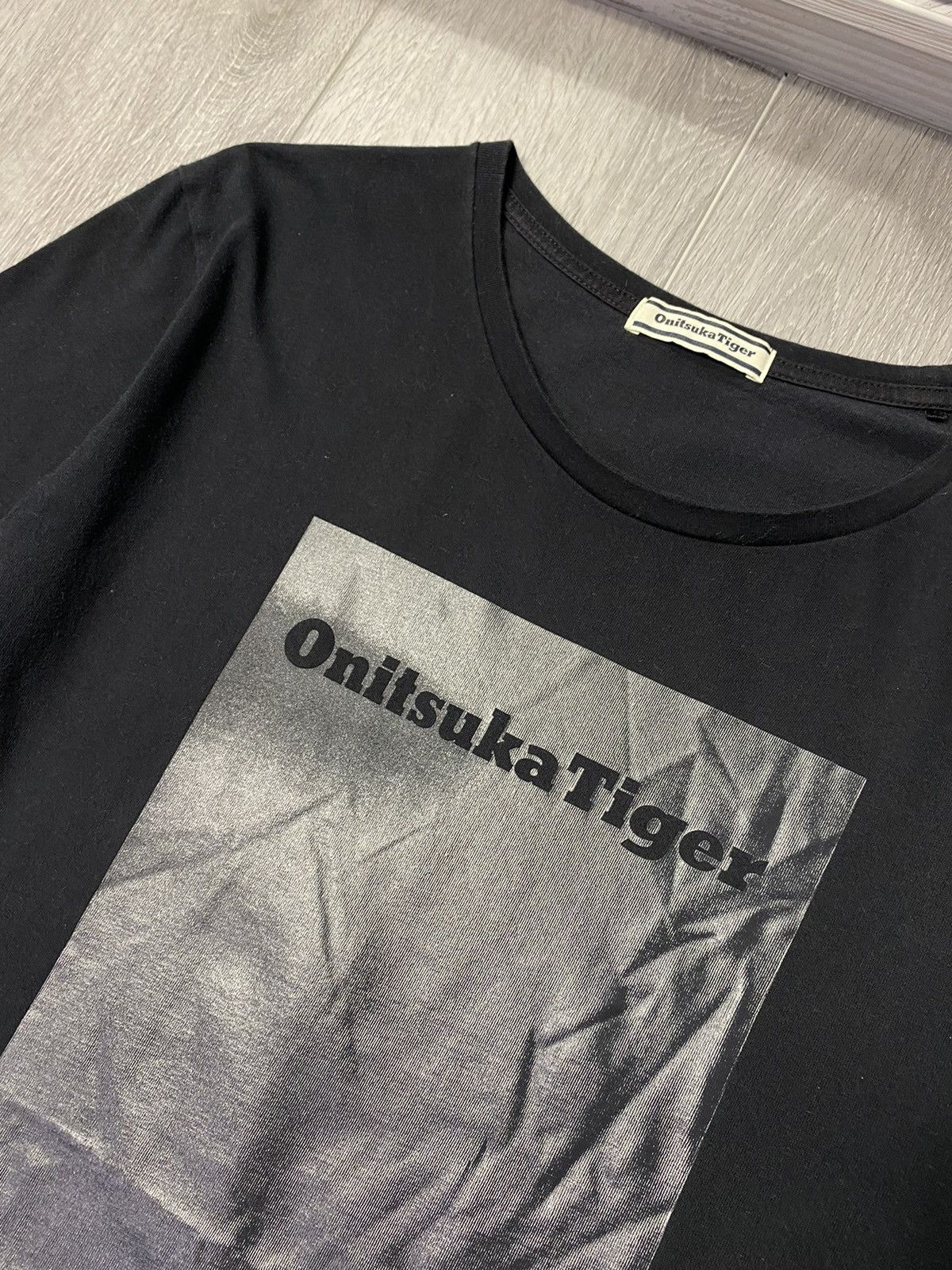 Asics × Japanese Brand × Onitsuka Tiger Rare Onitsuka Tiger Big Logo Black T-Shirt Size US L / EU 52-54 / 3 - 2 Thumbnail