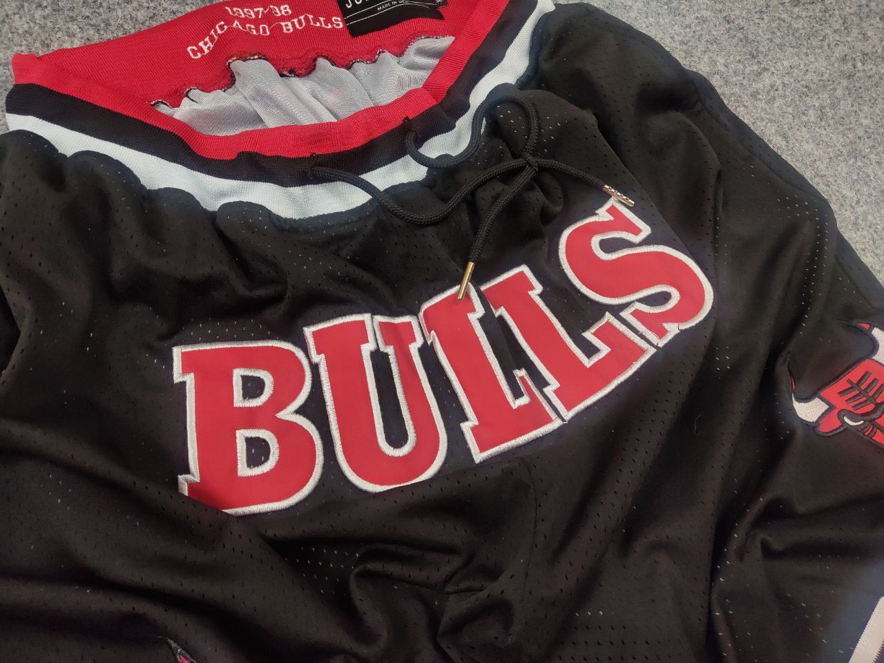 NBA Just don x Chicago Bulls NBA Logo Black Mesh Baggy shorts Size US 32 / EU 48 - 4 Thumbnail