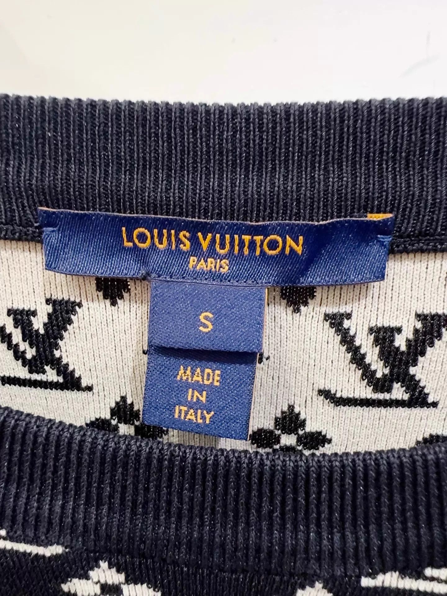 Louis Vuitton Lv Full Logo LS Size S Loose Bust108/Length62 98N Size S / US 4 / IT 40 - 2 Thumbnail