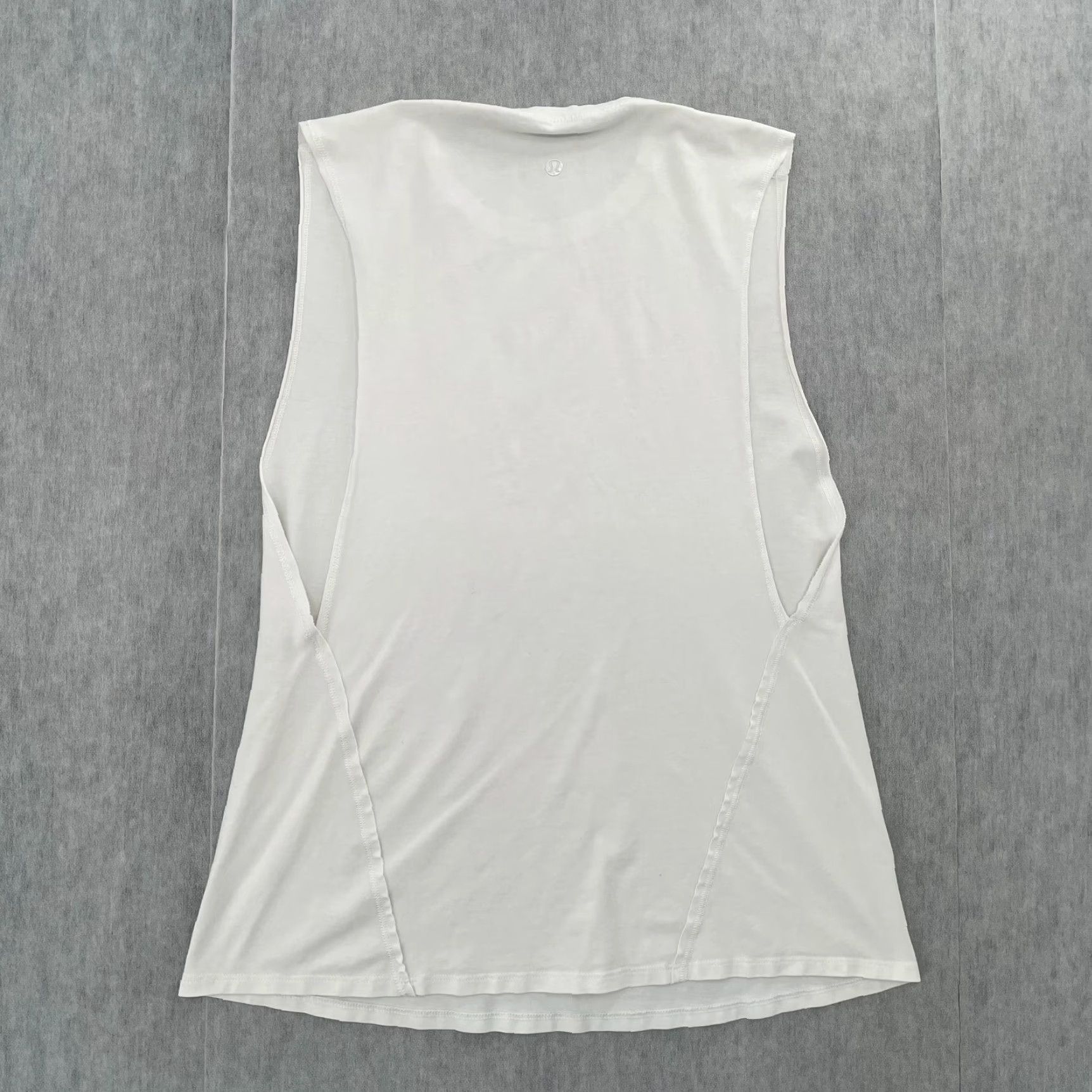Lululemon VINTAGE Lululemon Tank Top Womens 6 Sleeveless Gym Yoga Casual White Pullover Size M / US 6-8 / IT 42-44 - 2 Thumbnail
