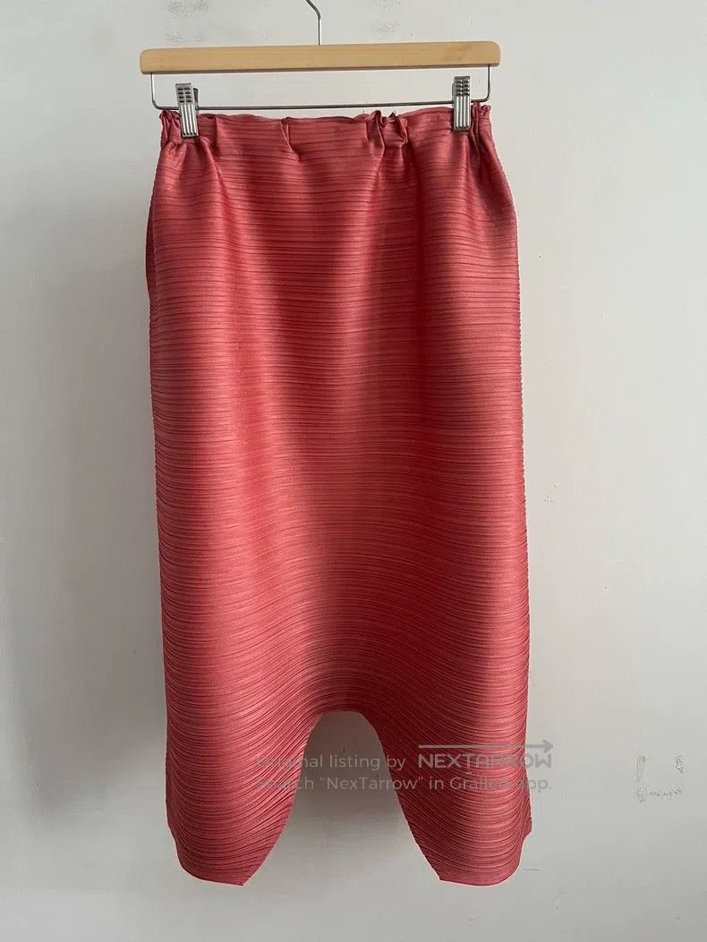 Issey Miyake Issey Miyake size:5 Red Midi Skirt Size 23" - 2 Thumbnail
