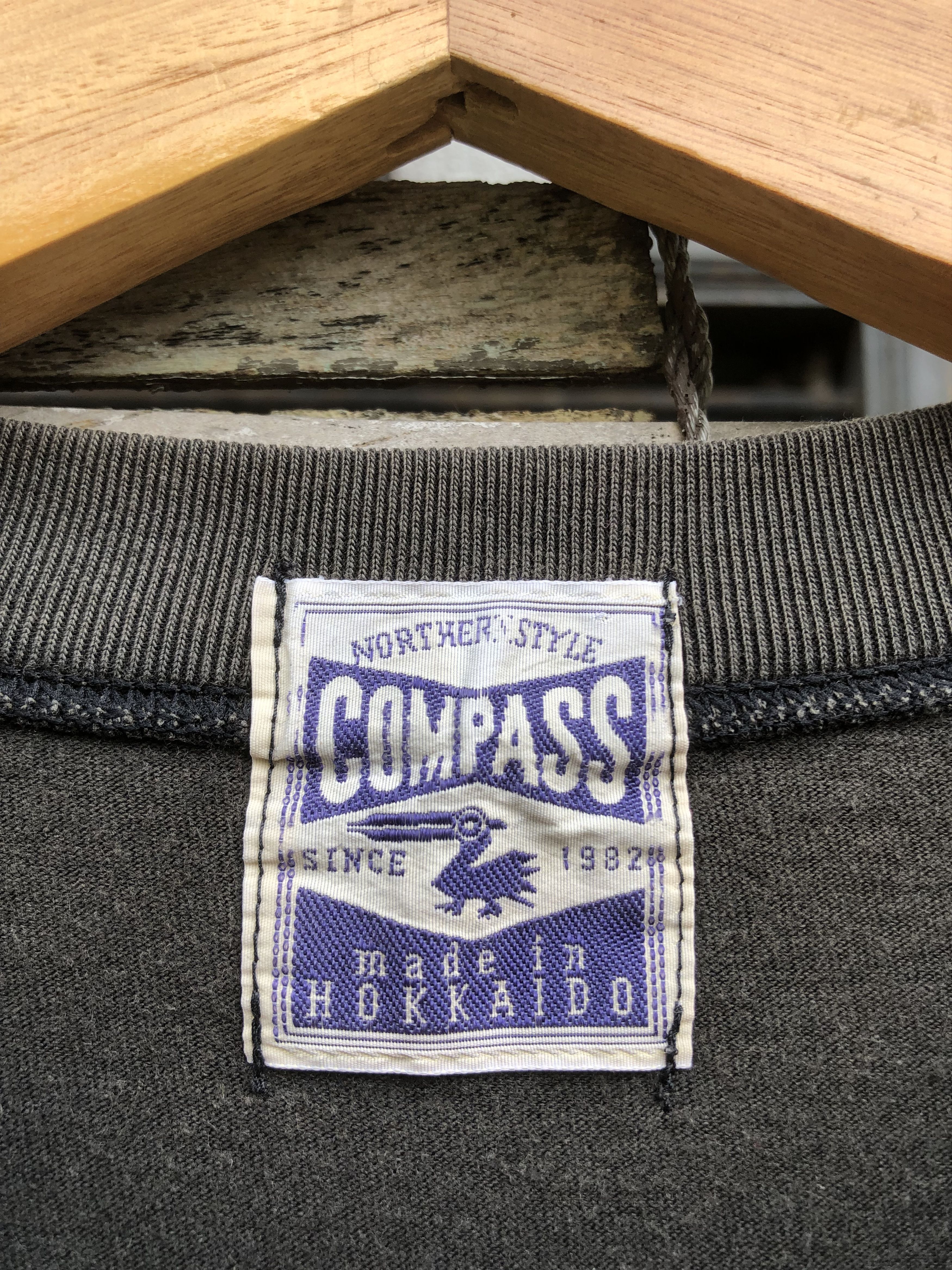 Vintage Vintage 80s Sunfaded Compass Higuma Bear Hokkaido Tee Size US XL / EU 56 / 4 - 8 Thumbnail