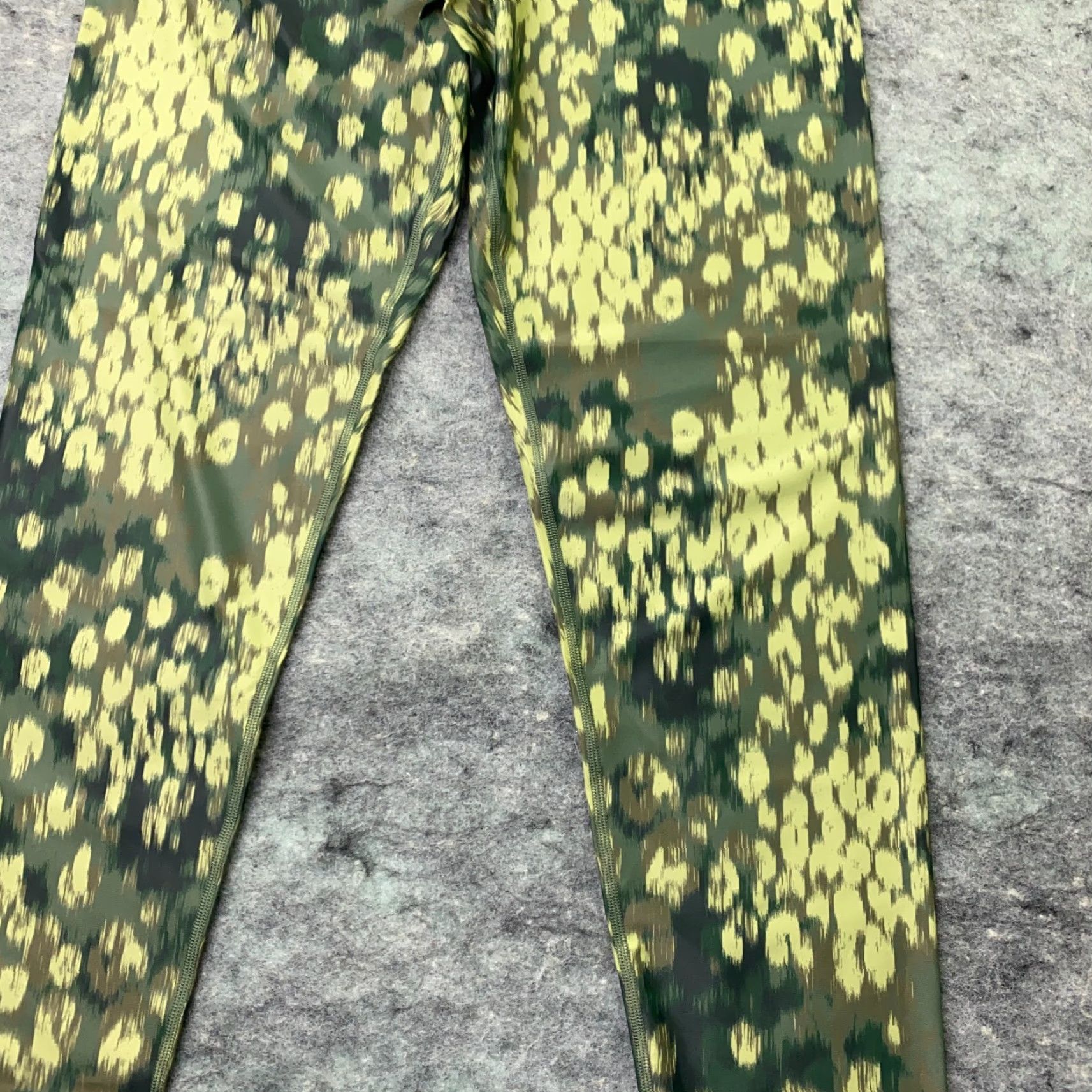 Vintage Aerie Leggings Womens XL Tall Green Camouflage Hi-Rise Stretch Yoga Long Inseam 28.5in Ankle Casual Activewear Women Size 40" / US 18 - 3 Thumbnail