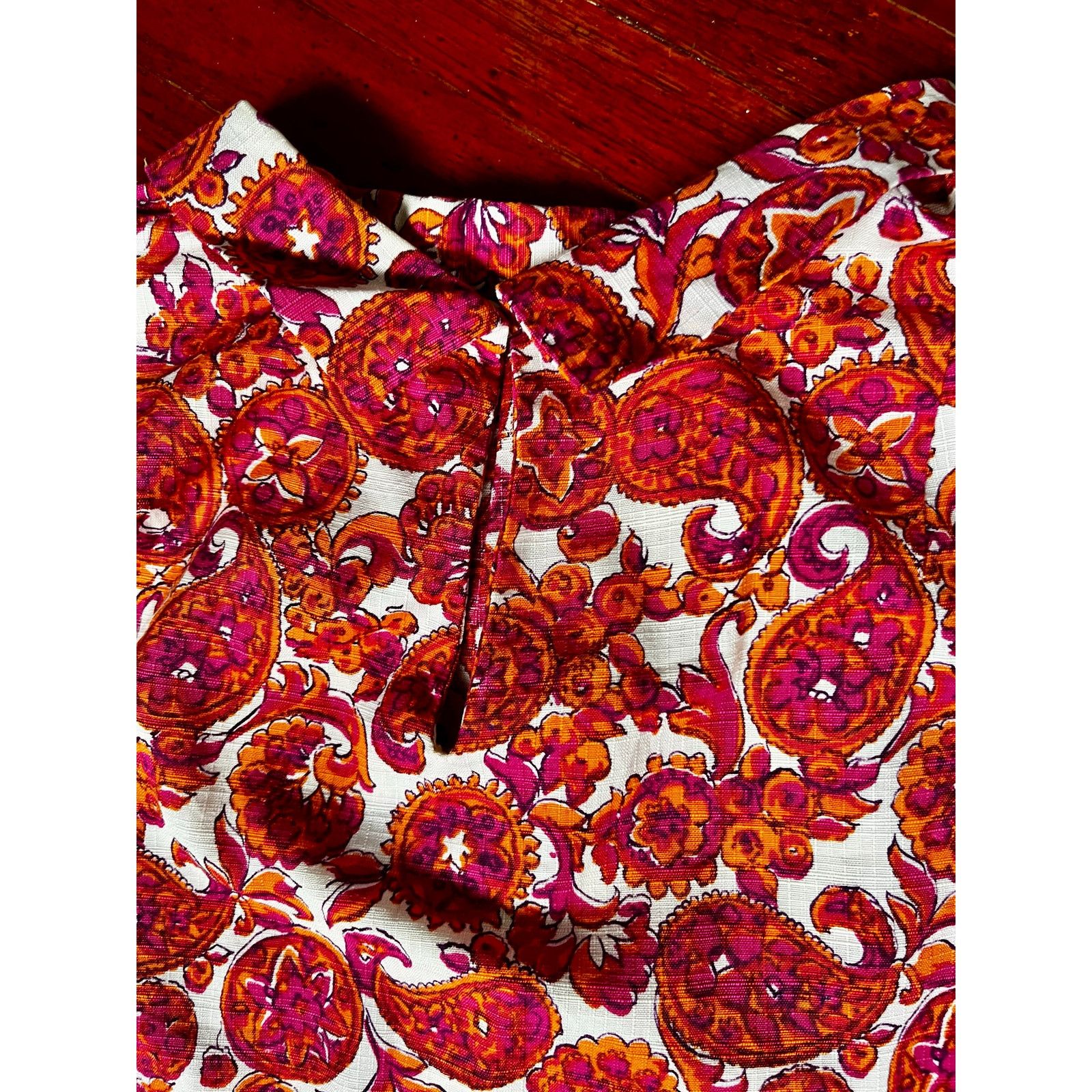 Vintage Vtg 60s Pink White Paisley Mockneck Shift dress Small Med Size M / US 6-8 / IT 42-44 - 4 Thumbnail