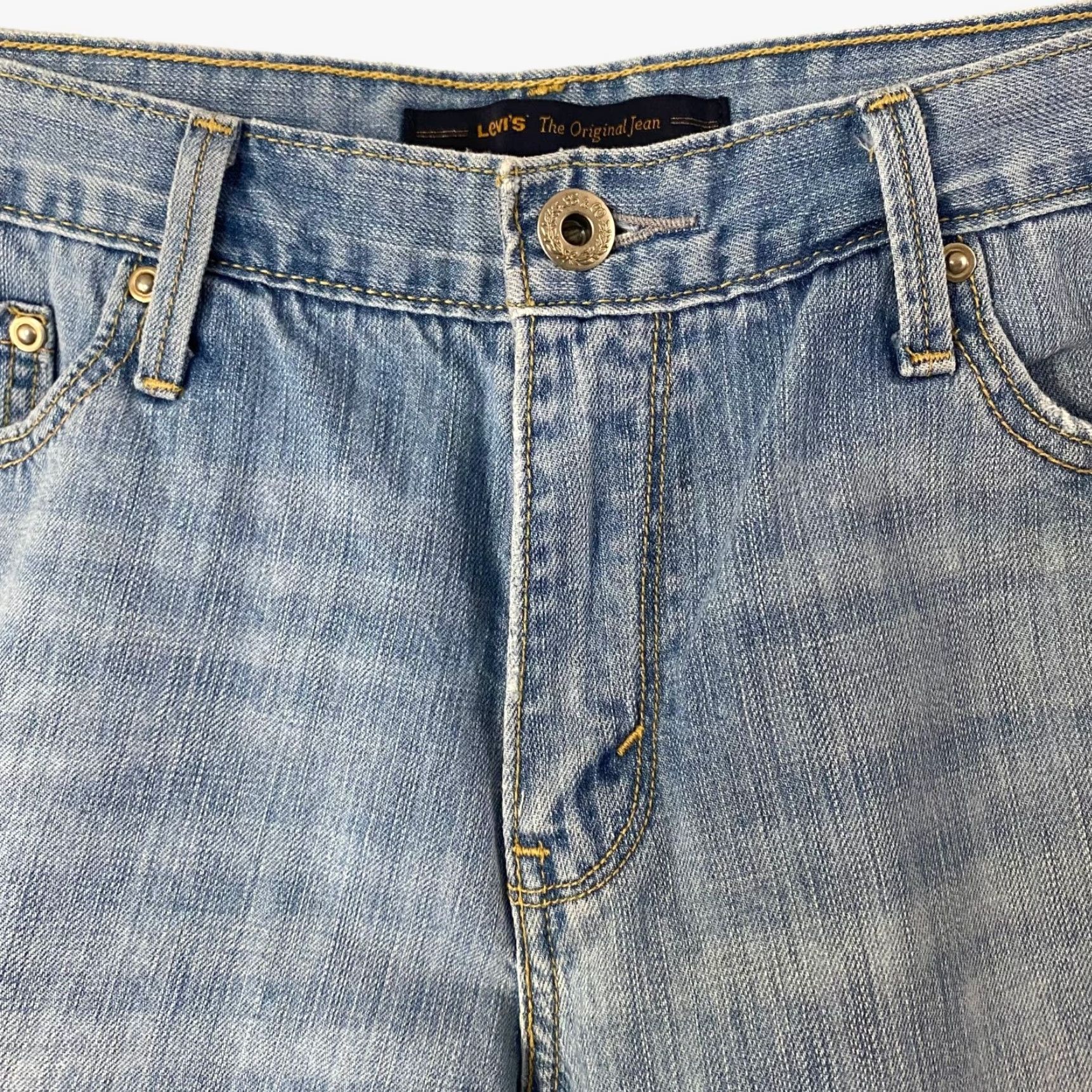 Levi's Levi's Boyfriend Jeans Shorts Womens 10 Blue Light Wash Raw-Hem Denim Shorts Size 32" / US 10 / IT 46 - 5 Thumbnail