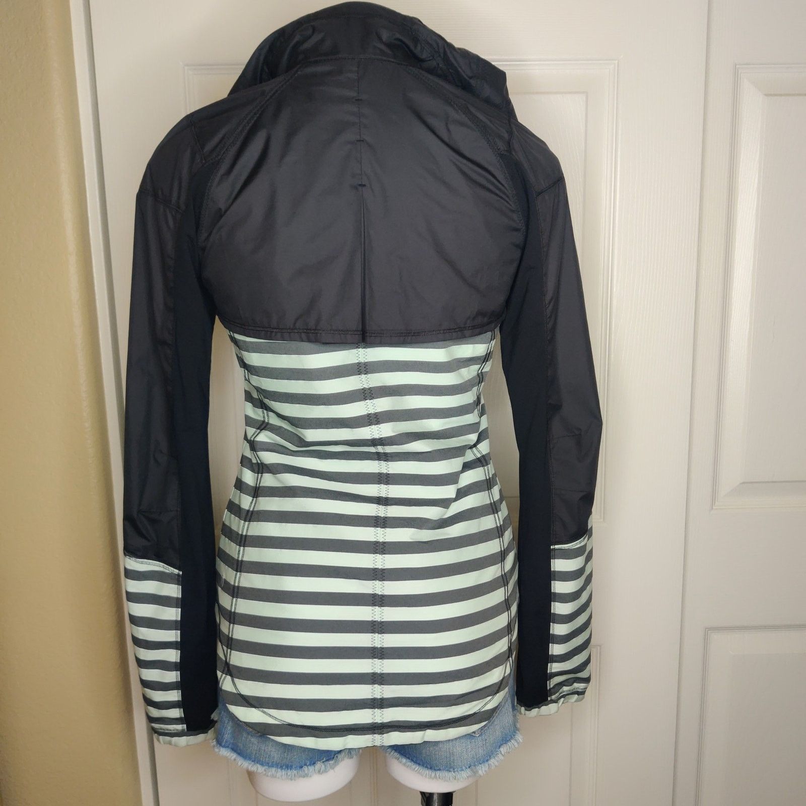 Lululemon Lululemon Run: Get Up And Glow Jacket *Reflective 360 Size S / US 4 / IT 40 - 5 Thumbnail
