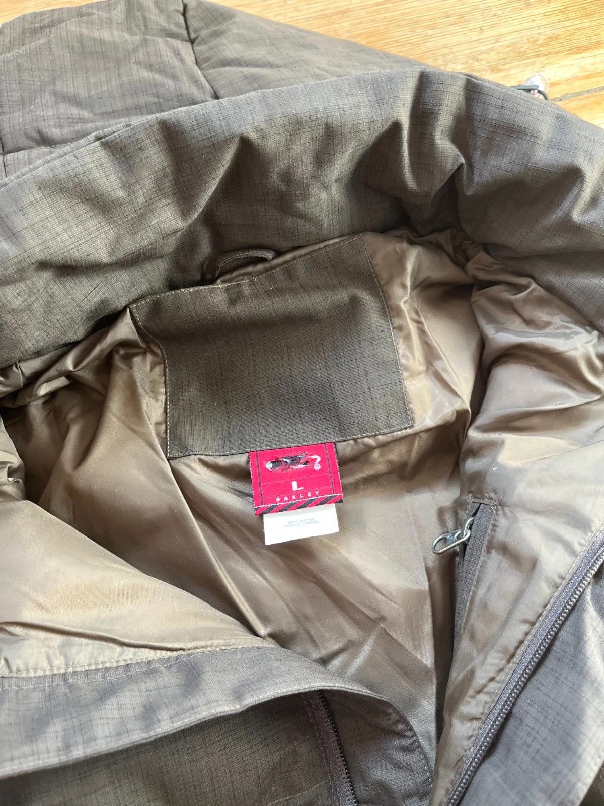 Oakley Archive Puffer Jacket down gorpcore outdoor image 7