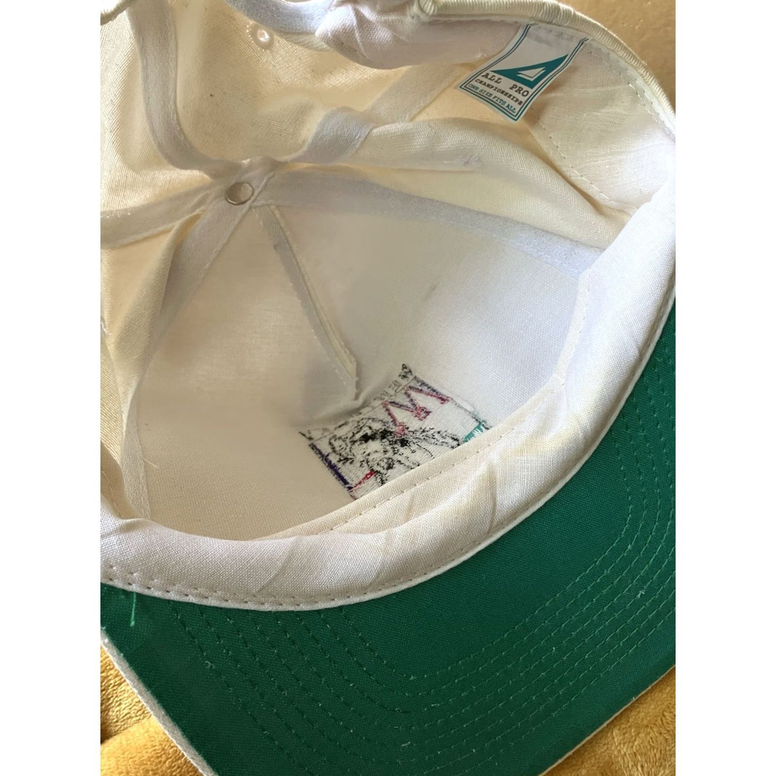 Vintage VINTAGE Kentucky Derby Thunder Gulch Horse 121st White Snapback Cap Hat Mens Adjustable Cotton Knit Hat White Cap Horse Race Derby 1995 90s Size ONE SIZE - 3 Thumbnail