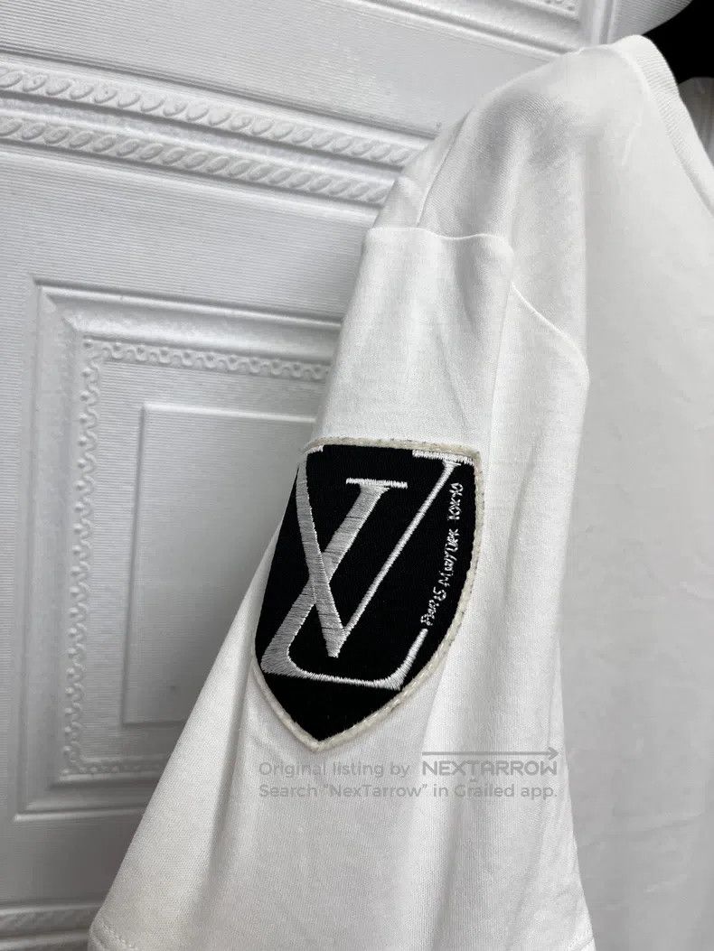 Louis Vuitton Louis Vuitton Emblem Embroidered T-Shirt Size US S / EU 44-46 / 1 - 3 Thumbnail