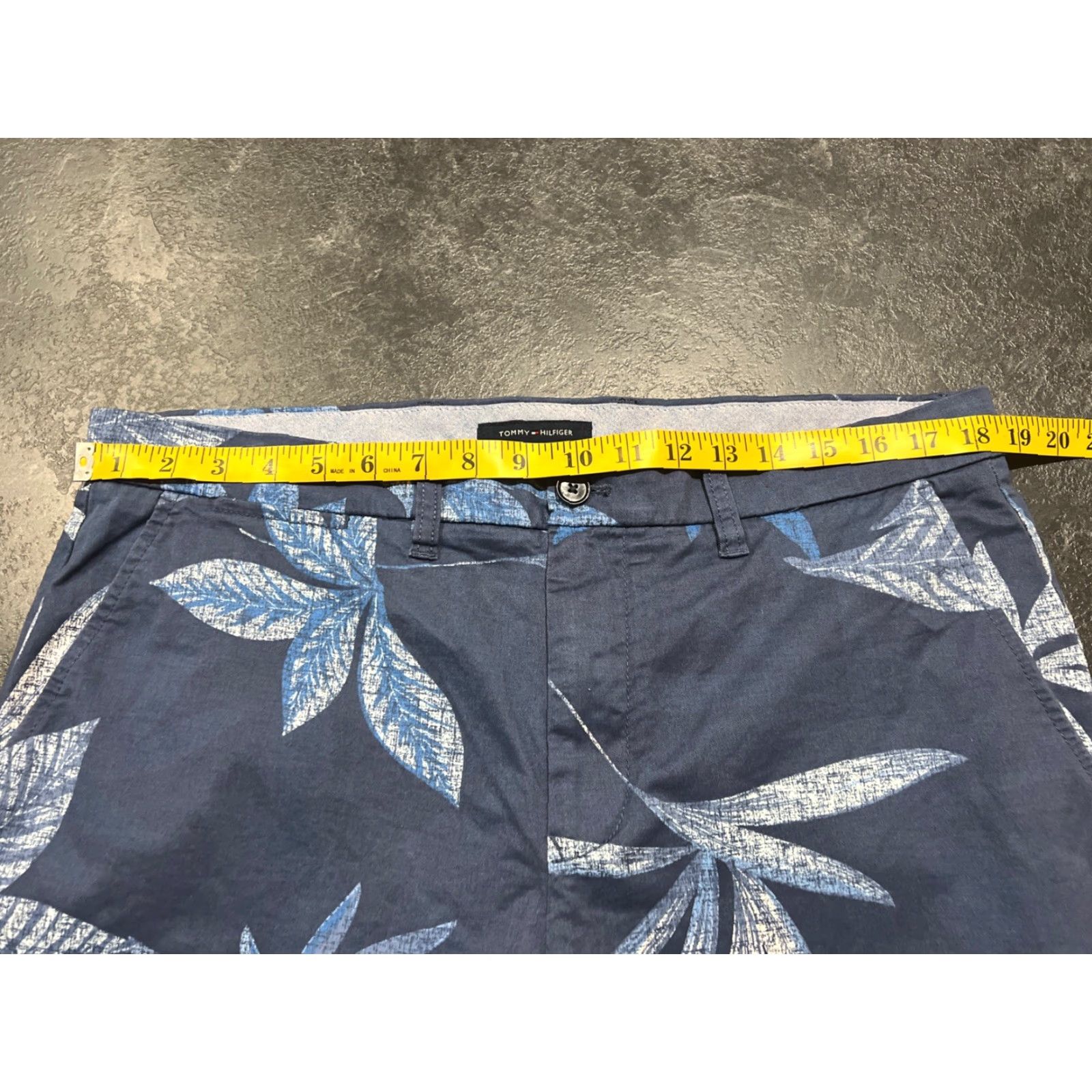 Tommy Hilfiger Tommy Hilfiger Men's TH Floral Chino Pants Blue 36W x 33L Size US 36 / EU 52 - 3 Thumbnail