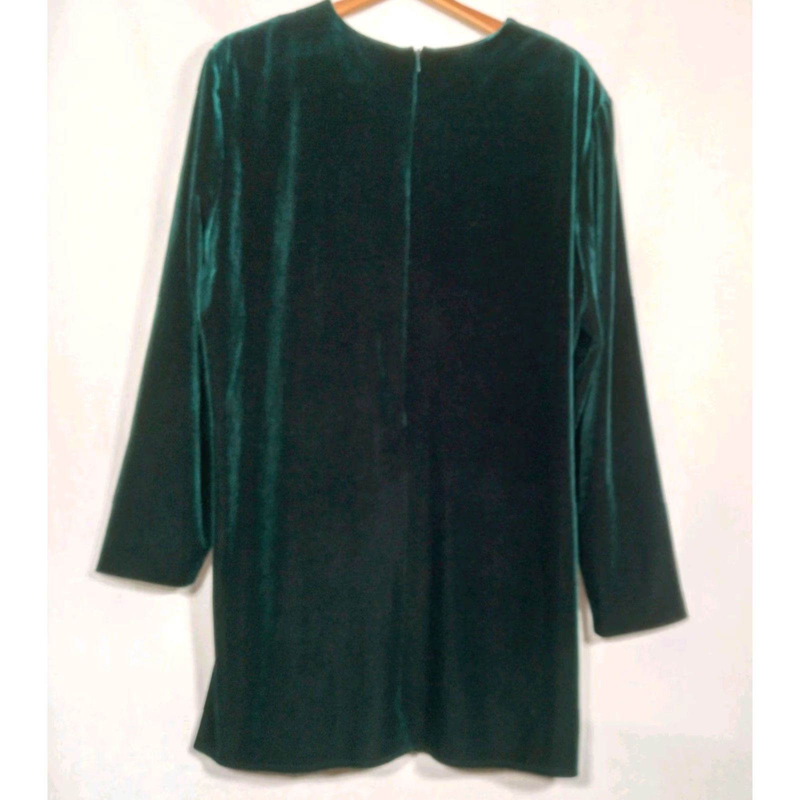 Velour Vintage J.B.S. LTD Emerald Green Velour Blouse 16W Round Neckline Long Sleeve Button Accent Fairy Fairycore Renaissance Whimsy Vintage 1990s Size XXL / US 16-18 / IT 52-54 - 2 Thumbnail