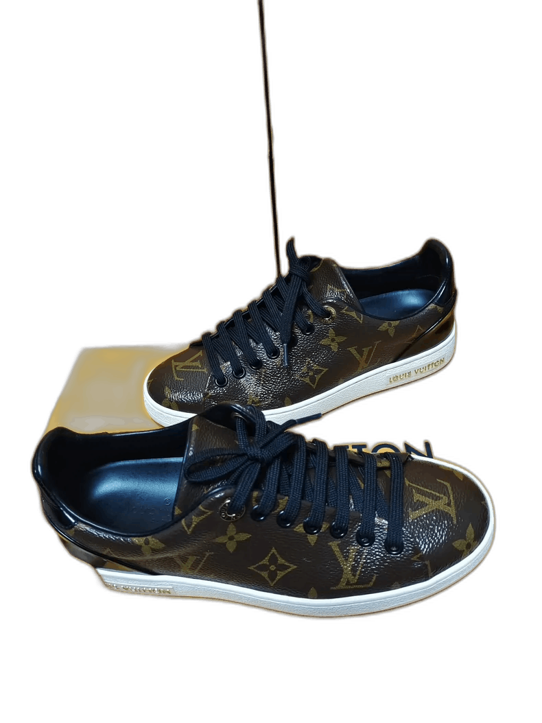 Louis Vuitton Classic Louis Vuitton Low Top Sneakers for Women Size US 5 / IT 35 - 1 Thumbnail